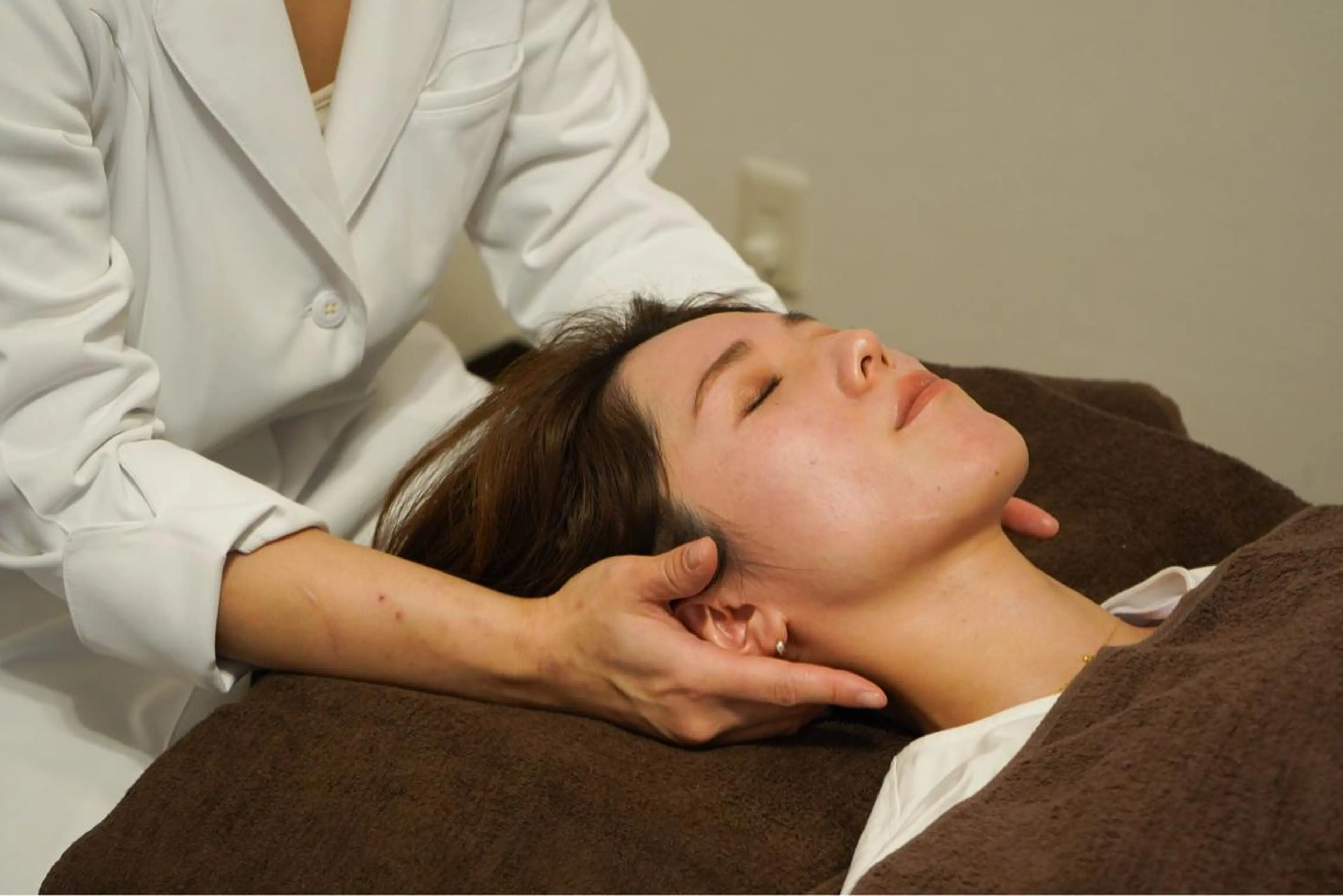 ハルノハナ鍼灸治療院丸の内院所属・鍼灸師による リラクのエステ・リラクイメージ