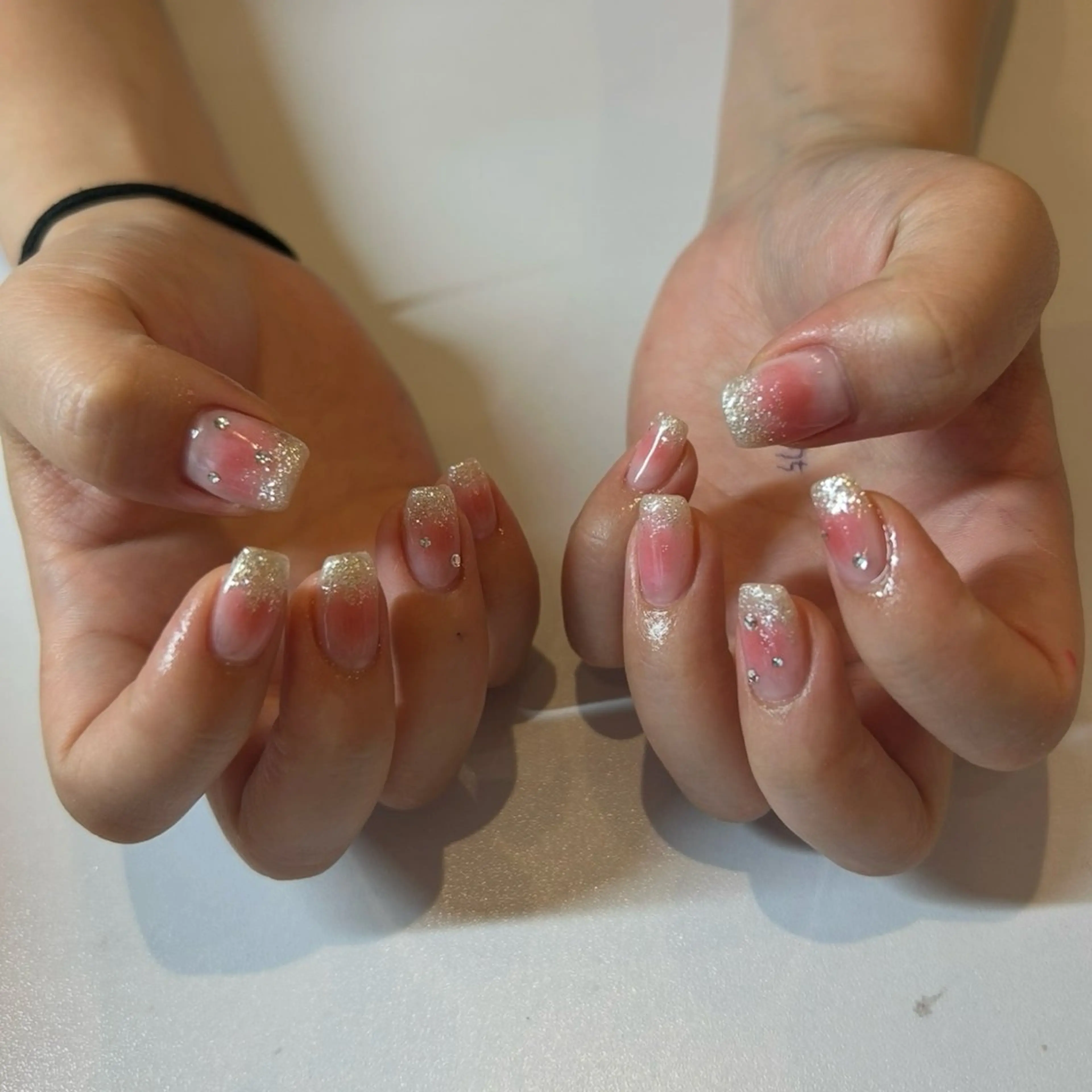 ネイル チークネイル ラメ(グリッター) ラメグラデーション REJOUIR本陣 hirayamaのヘアスタイル