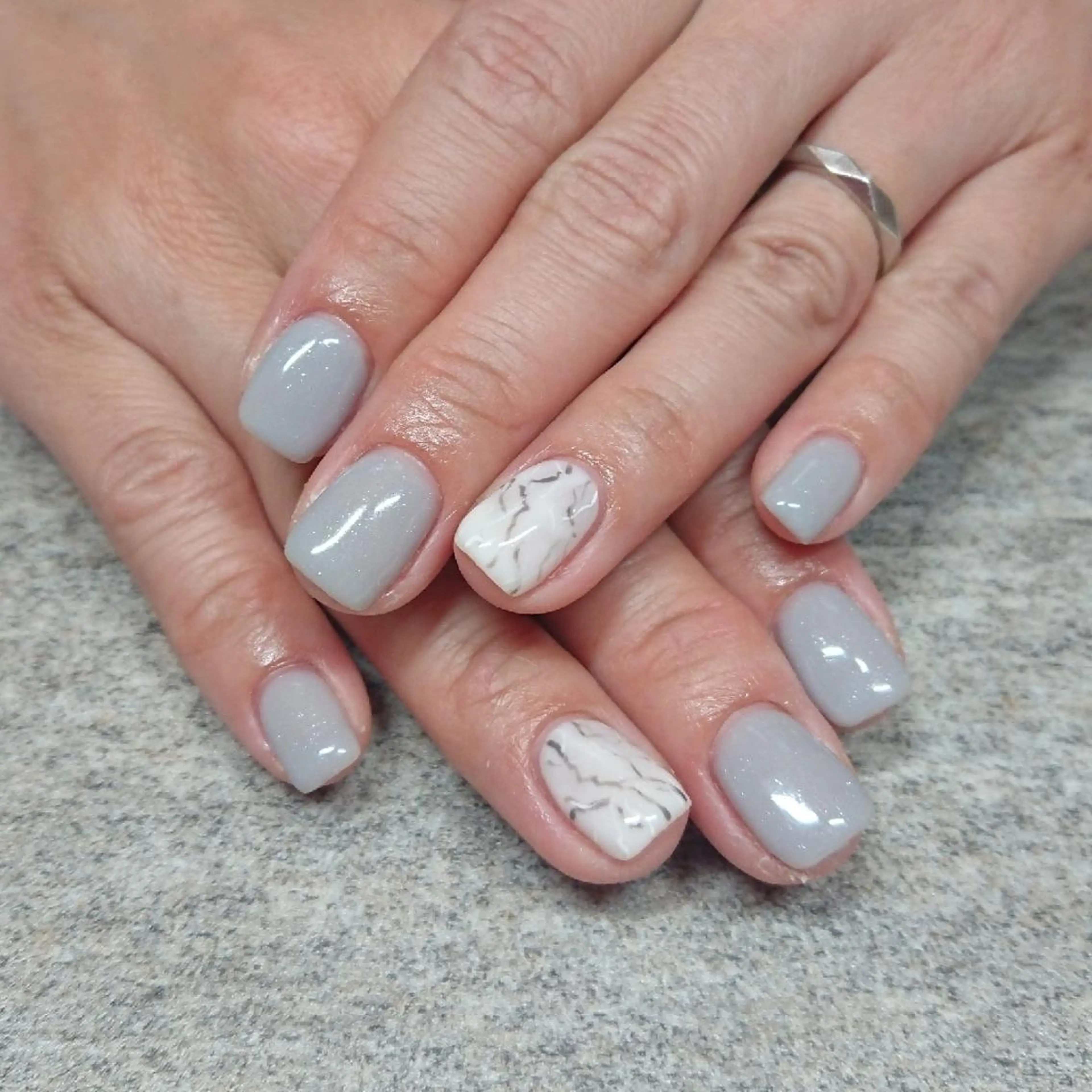 ネイル ジェヌインネイル 河内のネイルデザイン