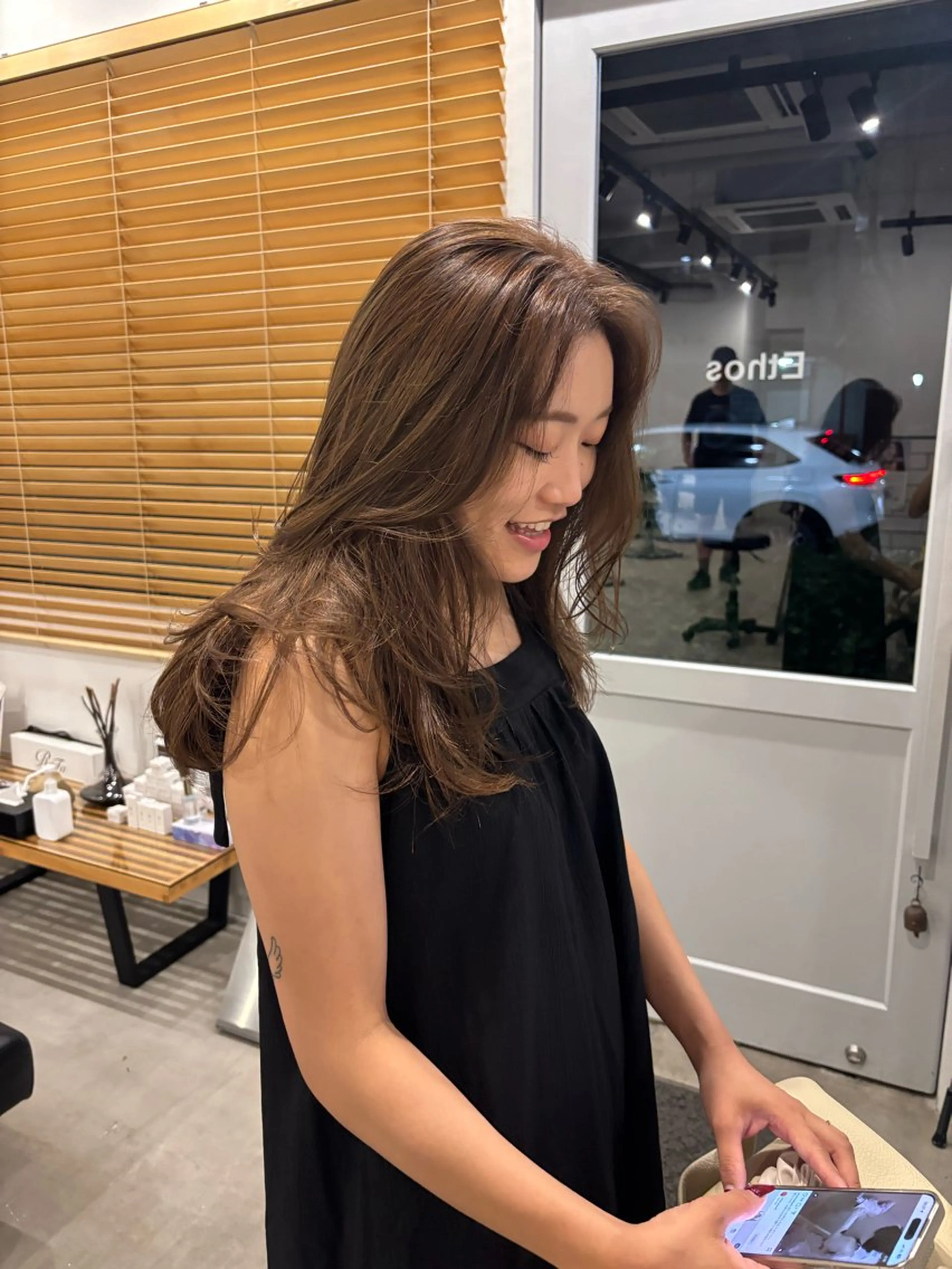 セミロング カラー 熊取谷 茉那のヘアスタイル