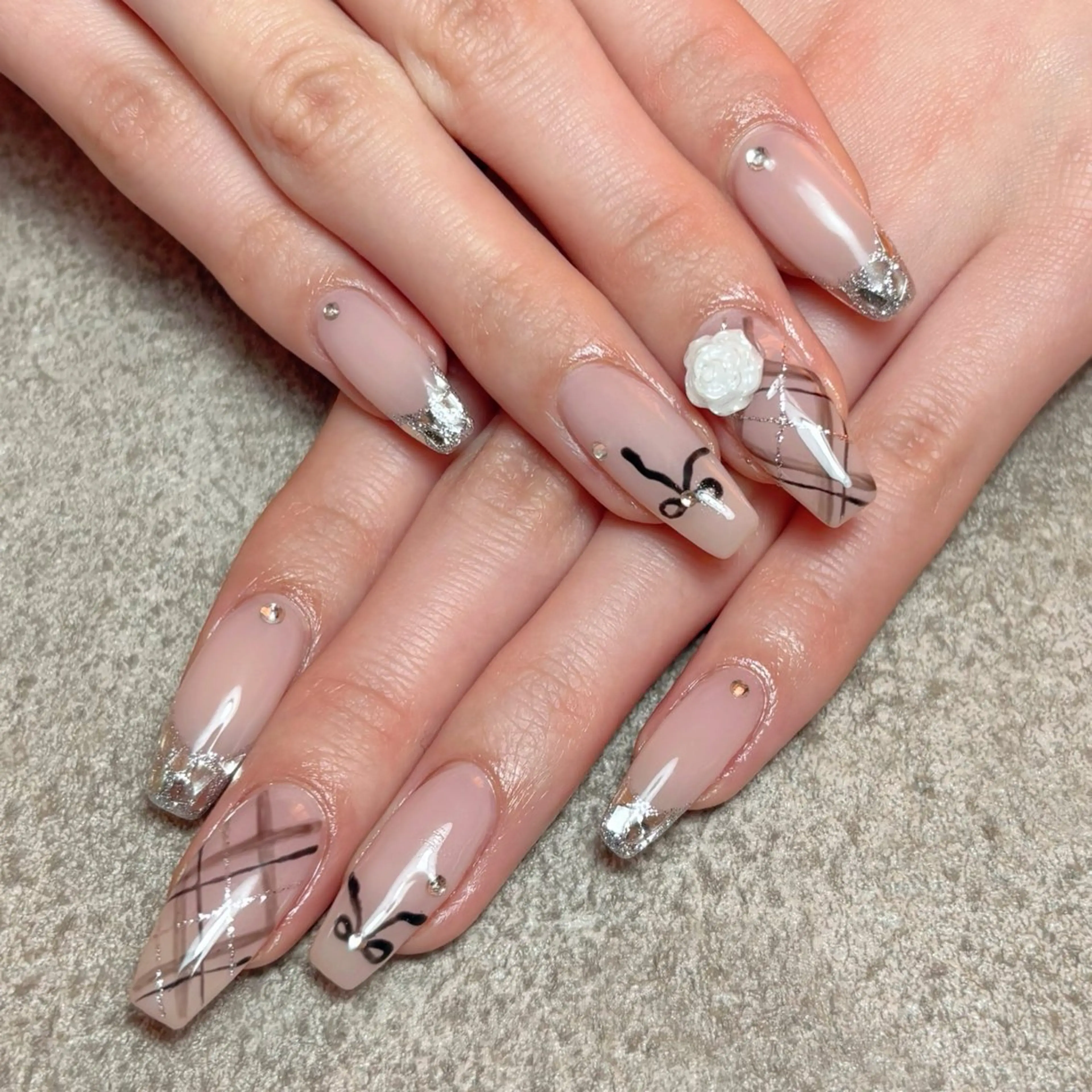 ネイル リボン ハンドネイル nailroom DIASOMNIAのネイルデザイン