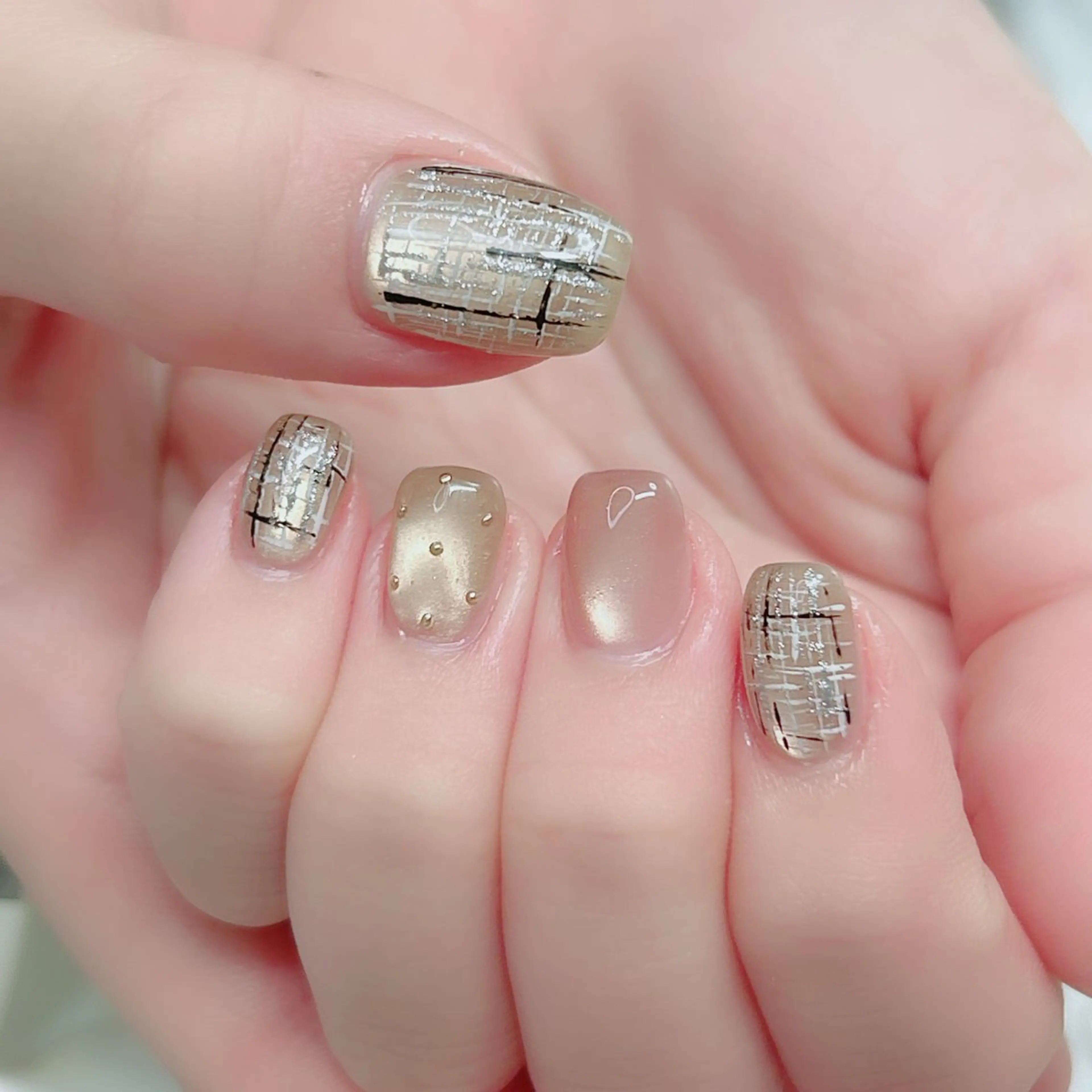 ネイル オーロラネイル ミラーネイル オフィスネイル ワンカラーネイル シンプルネイル ハンドネイル Cute Tips nailのネイルデザイン