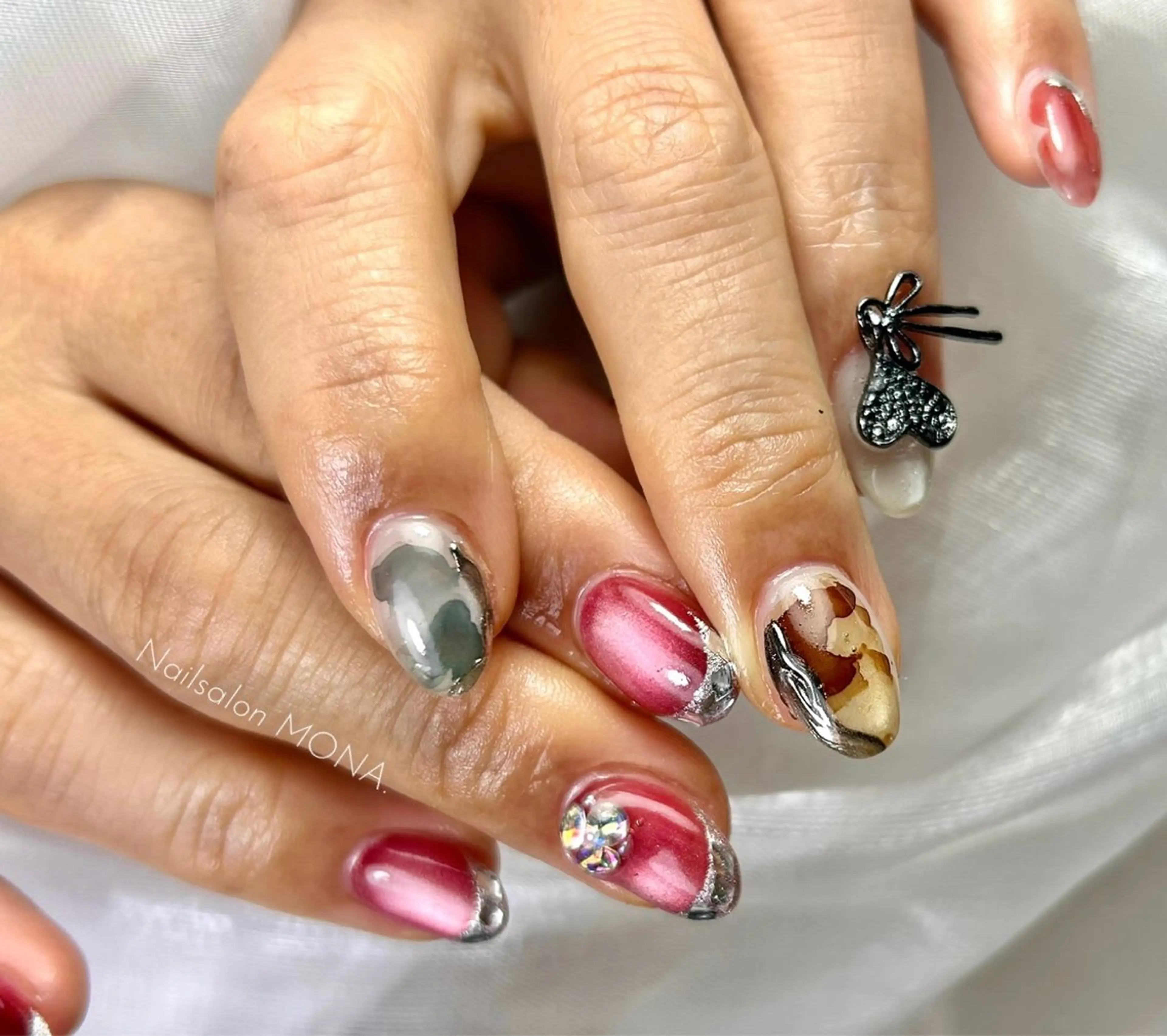 ネイル アートネイル フレンチネイル ガラスフレンチ ラメ(グリッター) ニュアンスネイル ハンドネイル Nailsalon MONA.のネイルデザイン