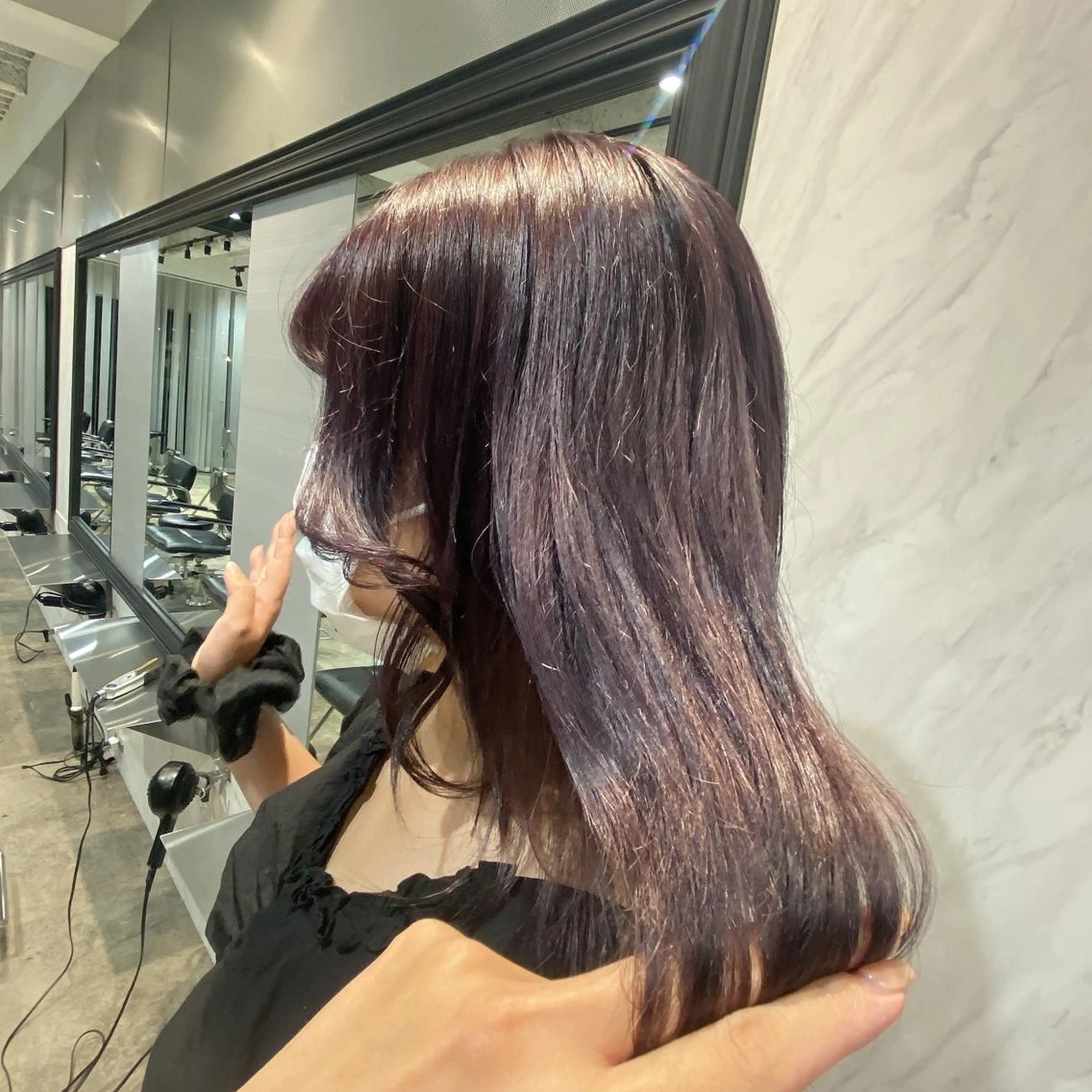 ミディアム パーマ ヘアアレンジ ラベンダーベージュ youres hair東新宿店所属・新宿⌇韓国風ヘア ⌇透明感カラーのヘアスタイル