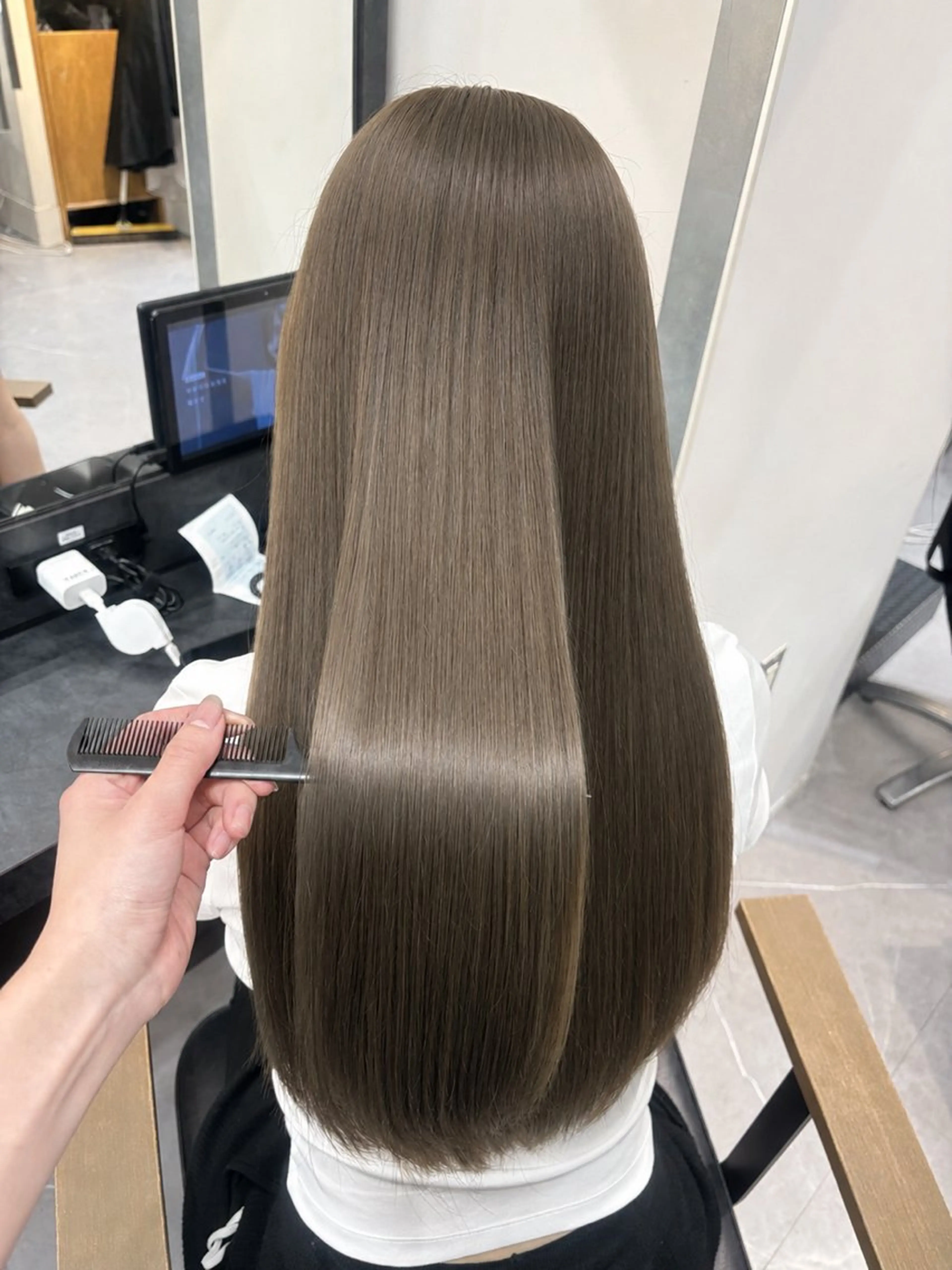 カラー グレージュ オリーブグレージュ オリーブグレー ヘアカラー 井戸 飛輝のヘアスタイル