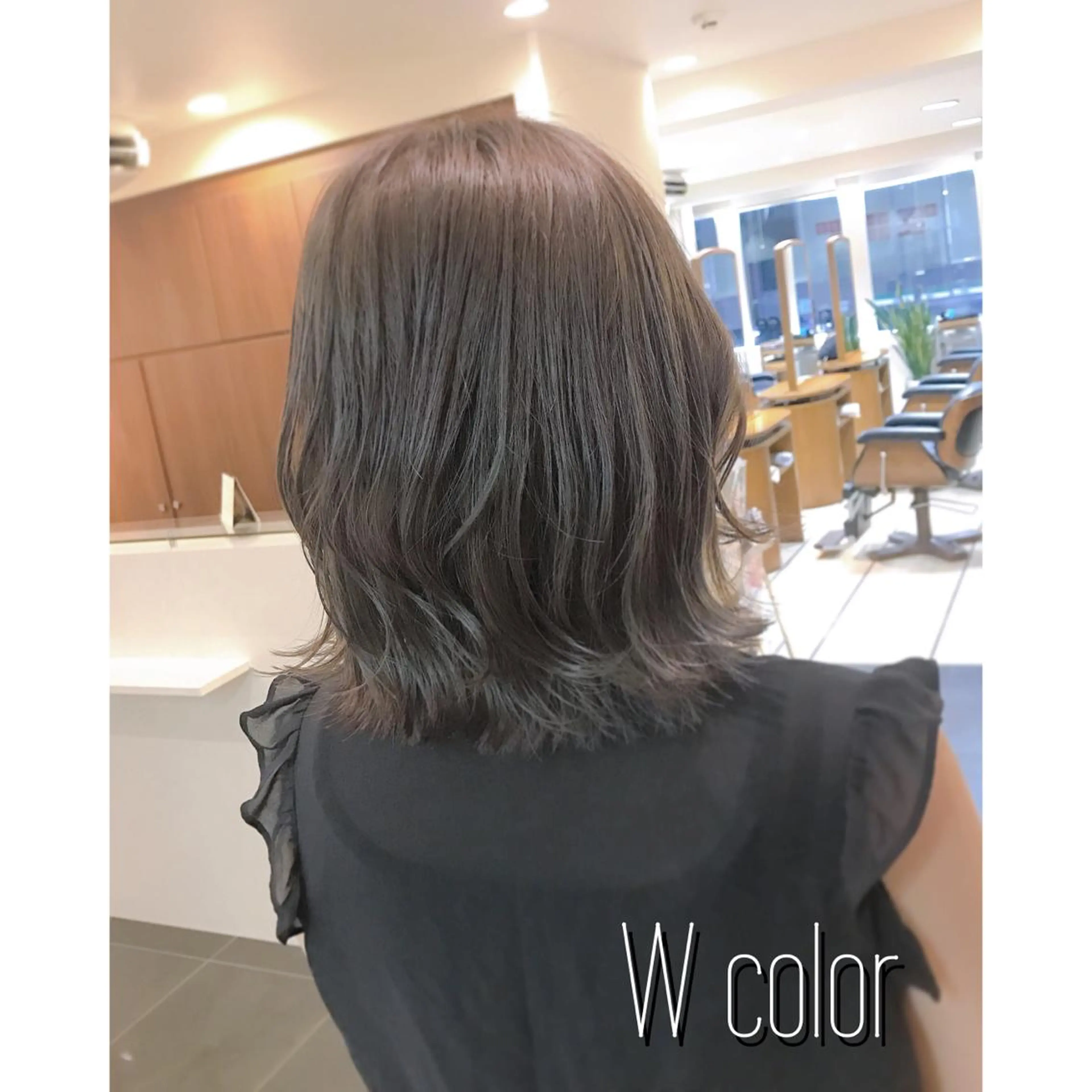 ミディアム カラー 切りっぱなしボブ 透明感カラー ダブルカラー グレージュ ボブ チーフデザイナー 若林　麻衣のヘアスタイル