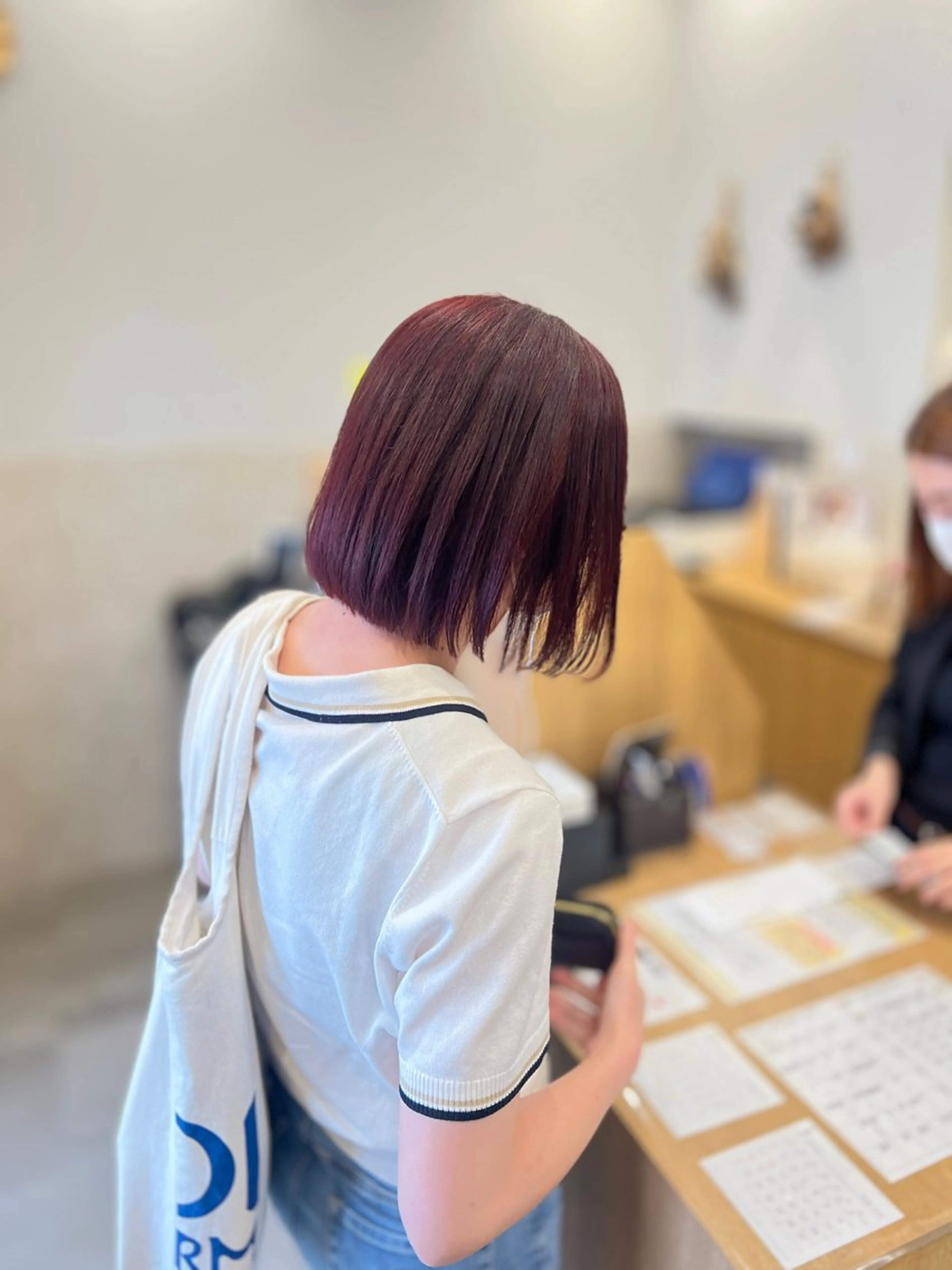 ミディアム カラー カシス ピンクカラー カット ヘアカラー トリートメント 山口 玖瑠美のヘアスタイル