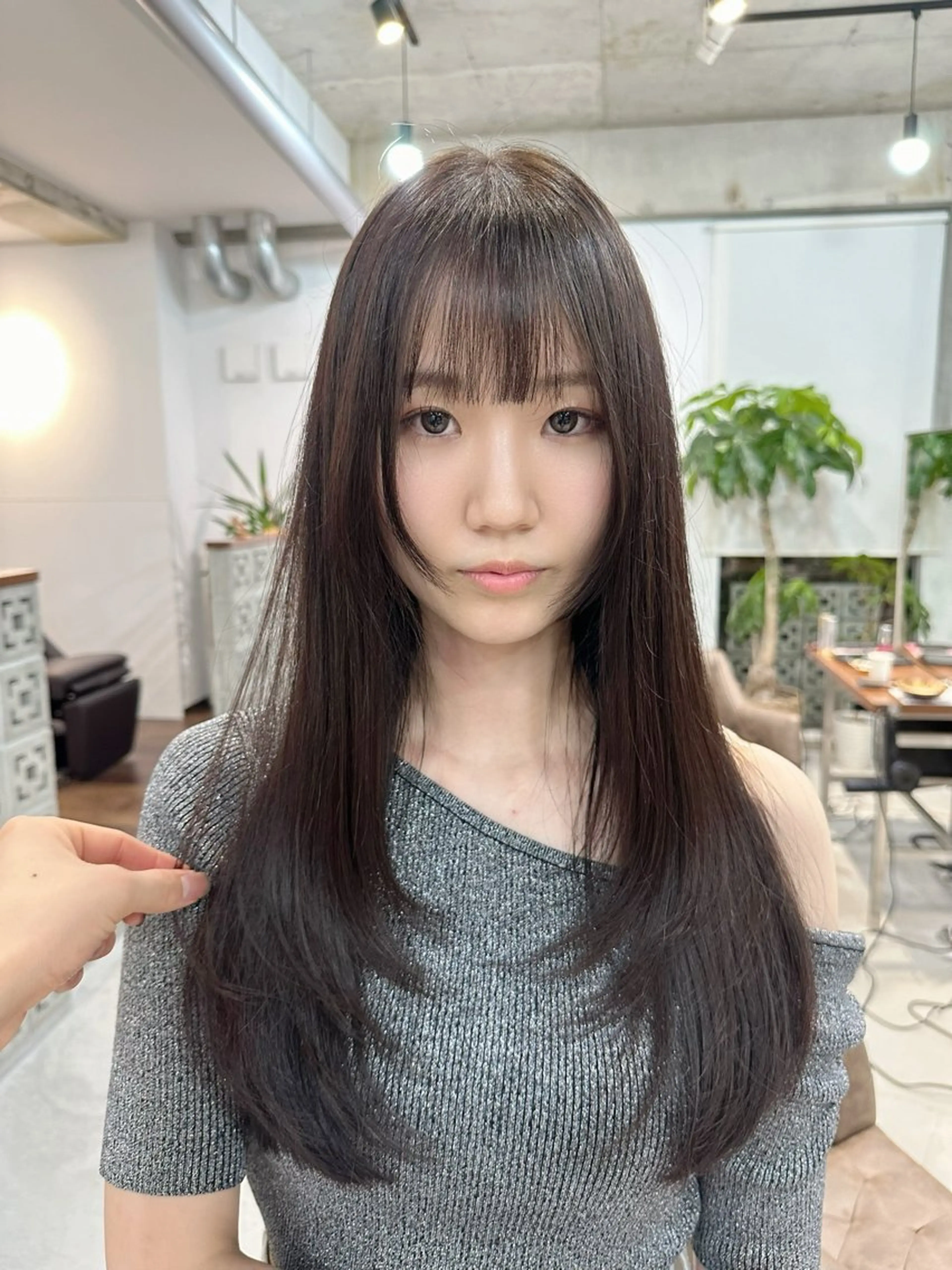 ロング カラー 透明感カラー オリーブカラー 顔周りカット レイヤーカット カット ヘアカラー トリートメント カイリ /レイヤーカットのヘアスタイル