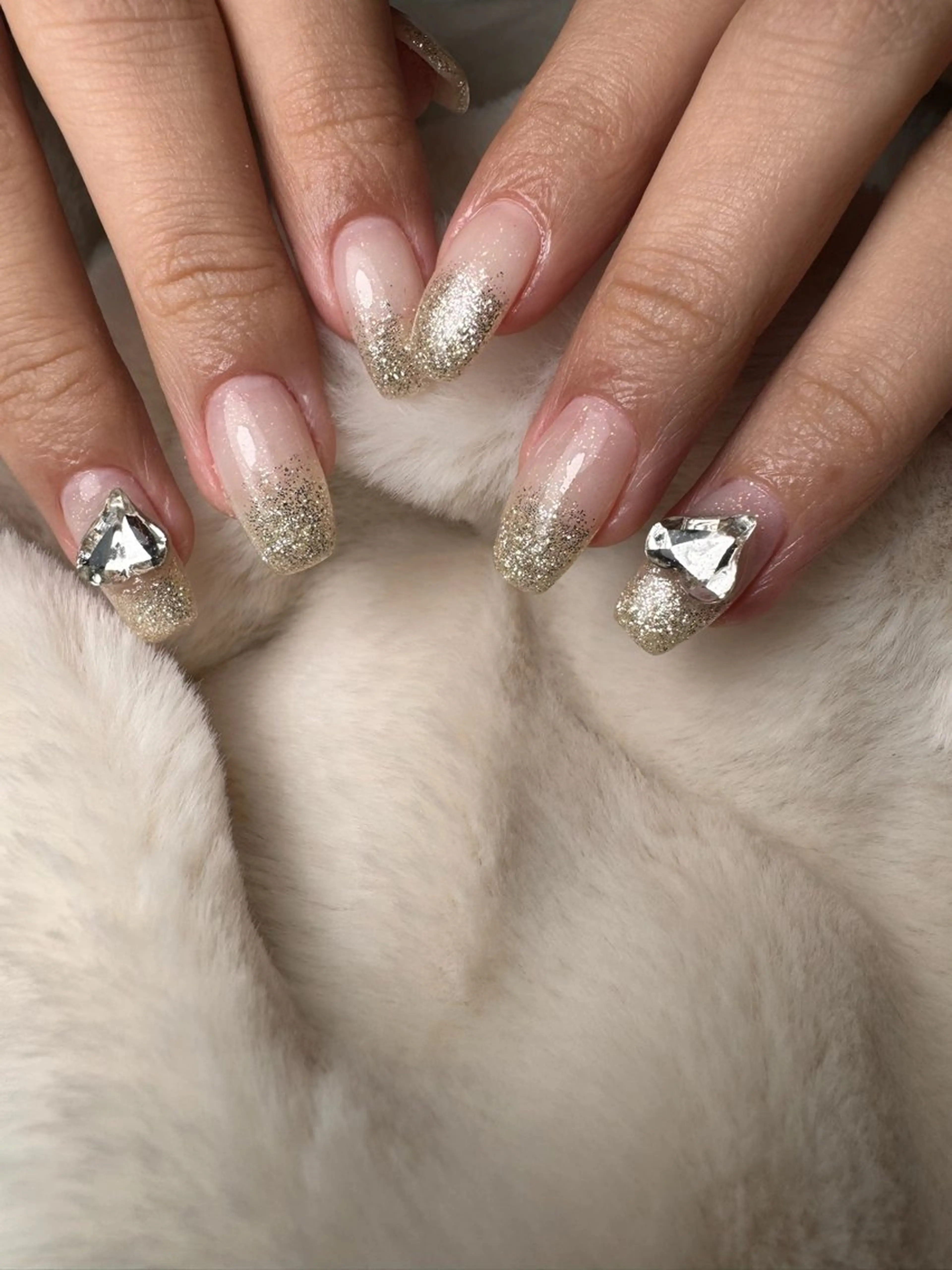 【ハンド】10本長さだし🍒ワンカラーorラメグラ＋パーツ2つの写真