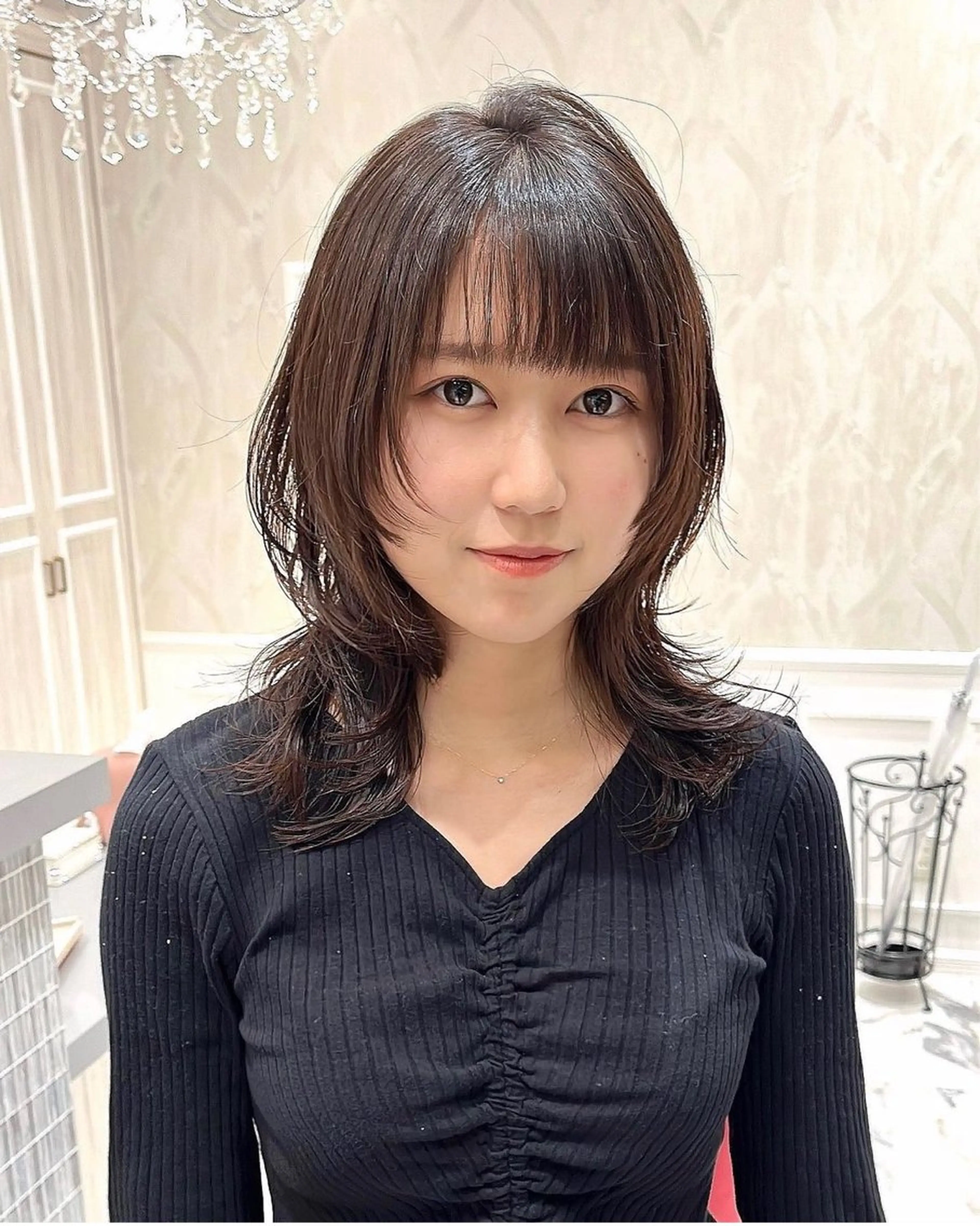 ミディアム くびれヘア レイヤーカット ウルフカット 大阪ウルフカット 🐺デザインカラーのヘアスタイル