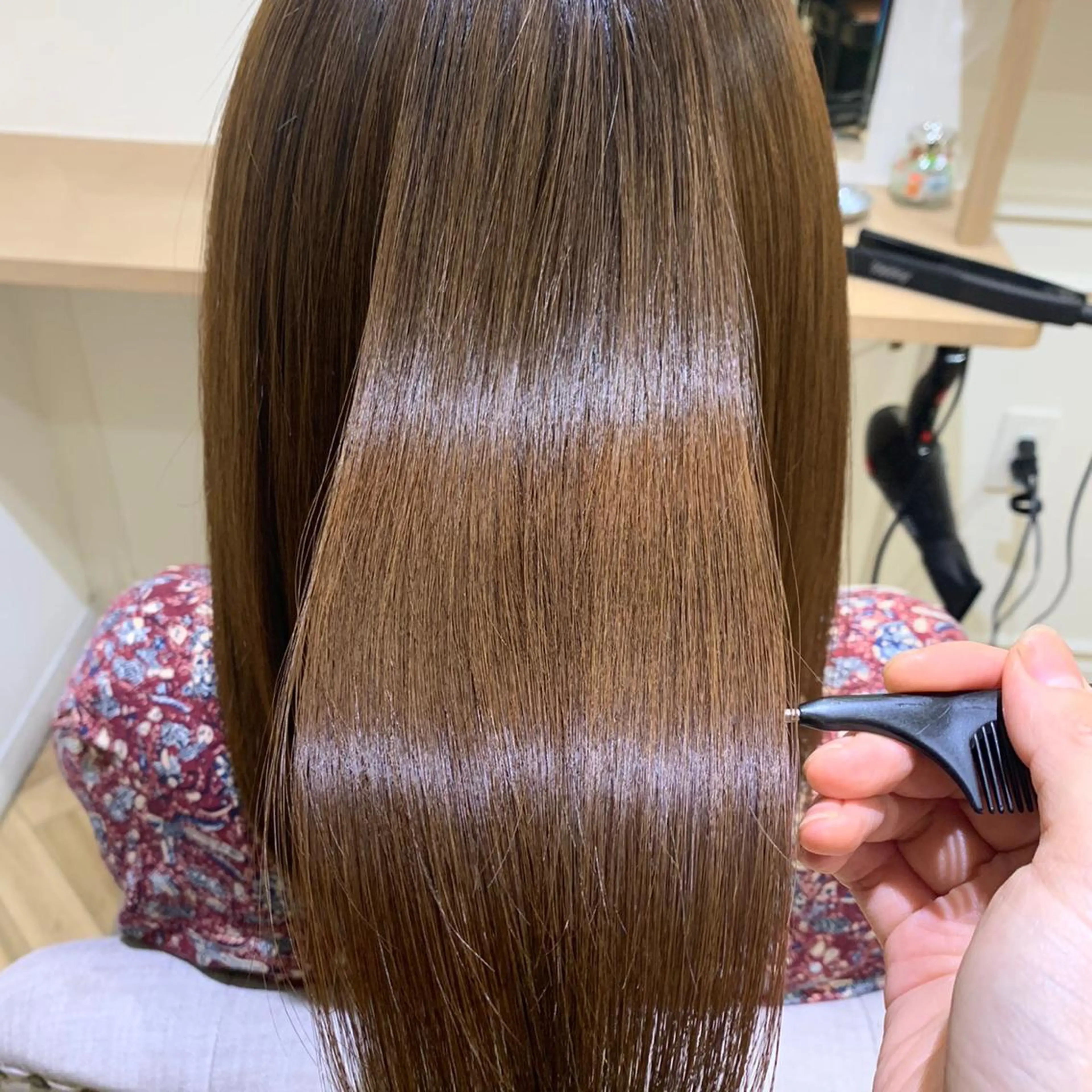 ミディアム アッシュ パープルカラー レイヤーカット トリートメント 酸熱トリートメント 大久保 真希のヘアスタイル