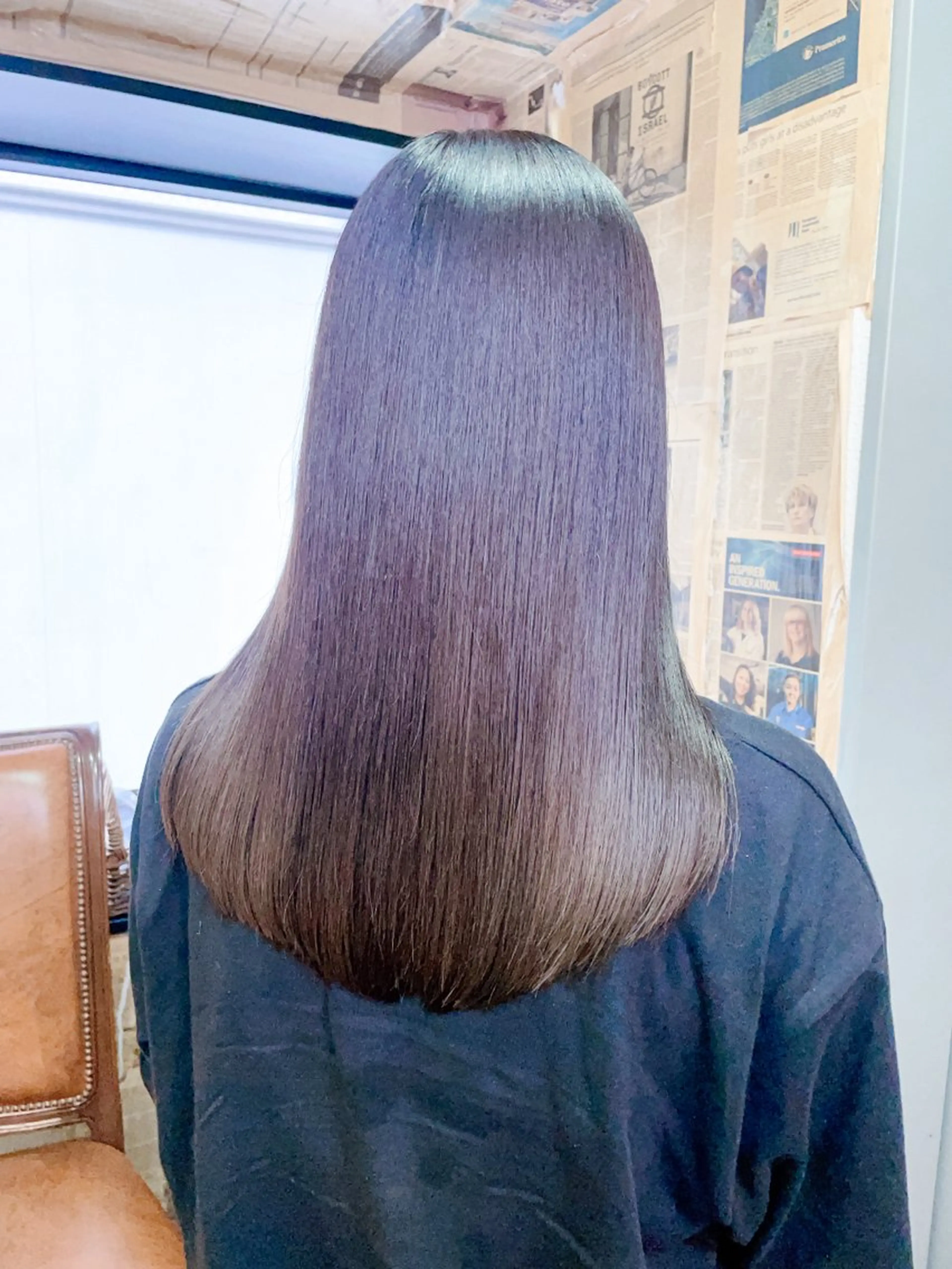 ミディアム カラー ネイル マツエク・マツパ アイブロウ ミディアムパーマ グレージュ メッシュ ミルクティーグレージュ 眉カラー Chic シックのヘアスタイル