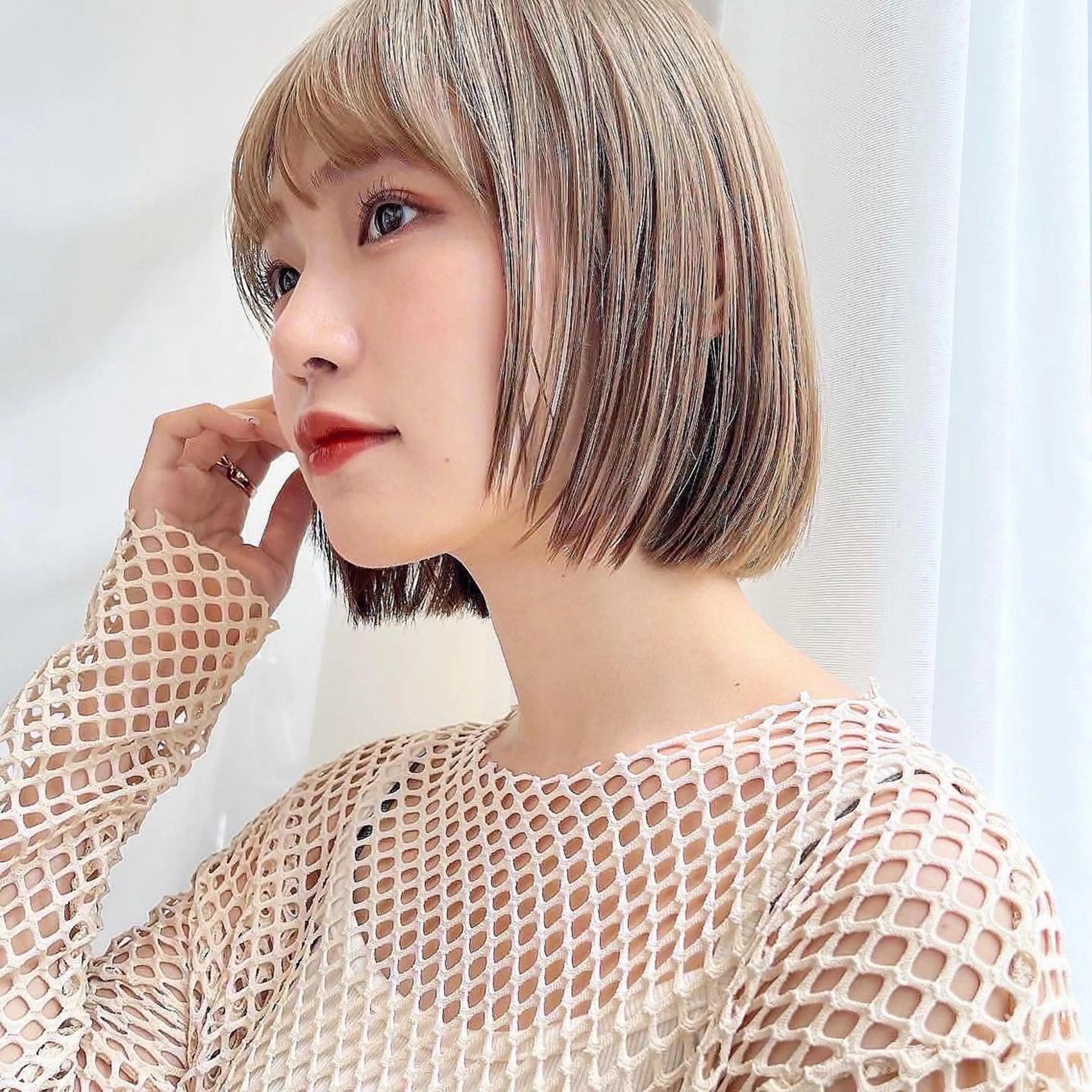 ミディアム カラー ベージュカラー 透明感カラー グレージュ ボブ カット ヘアカラー トリートメント レイヤー専門家 ダブルカラー修のヘアスタイル