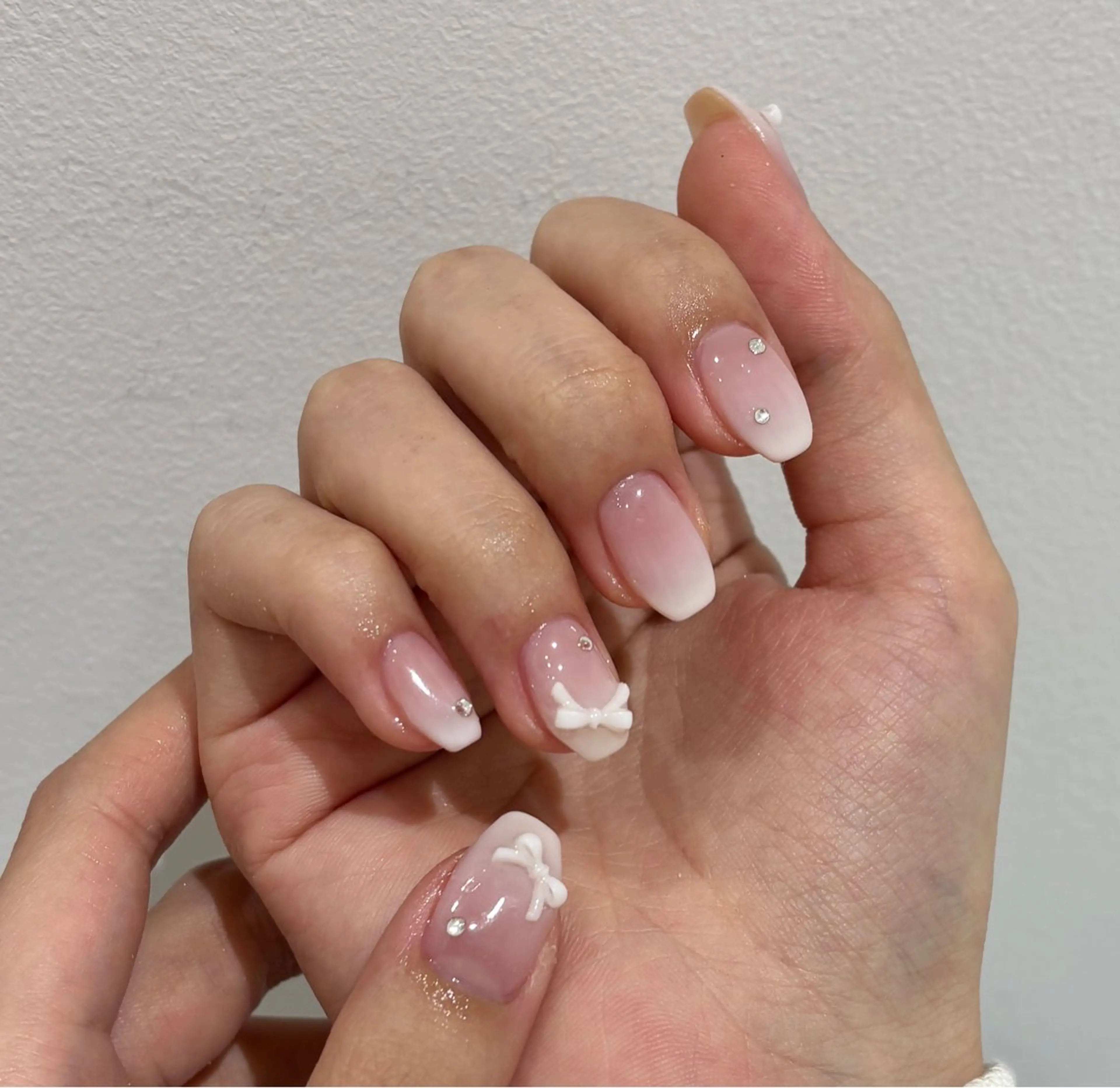 ネイル リボン ストーンネイル ハンドネイル beau'r noaのネイルデザイン