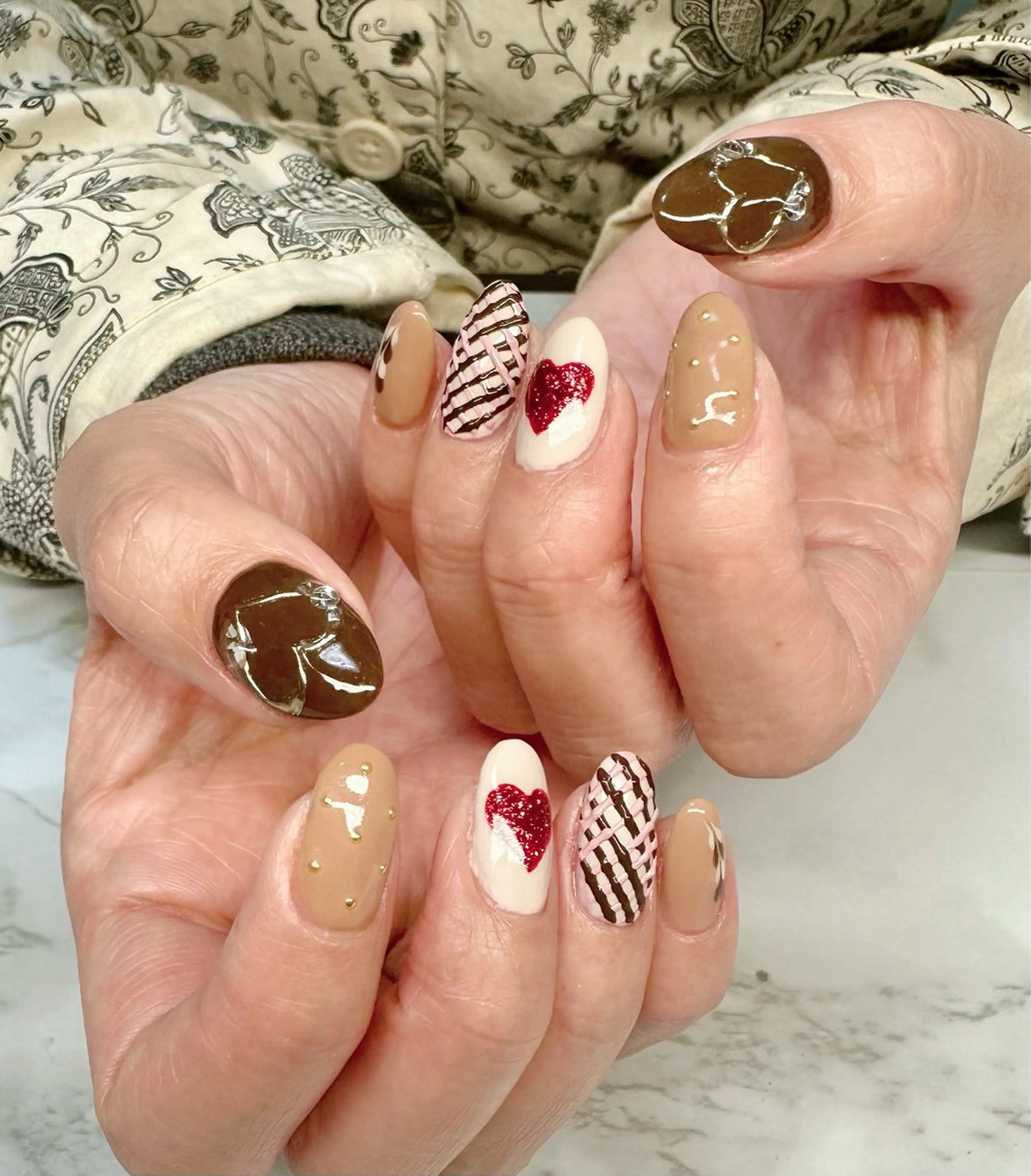 ネイル アートネイル ハート ワンカラーネイル バレンタイン 冬ネイル M.N_ nailのネイルデザイン