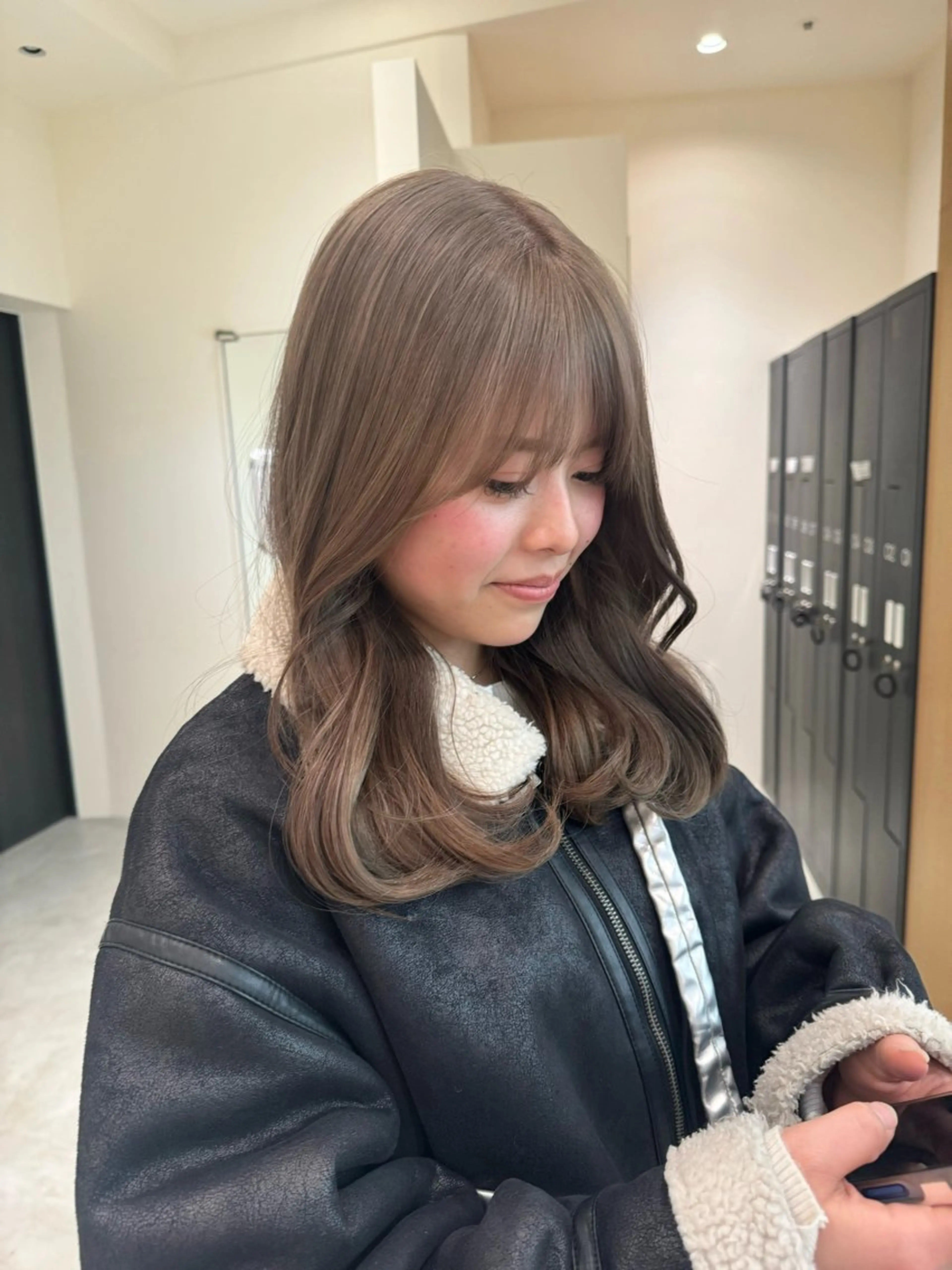 ミディアム i.GINZA所属・ハイトーン/透明感 カラー/レイヤーのヘアスタイル