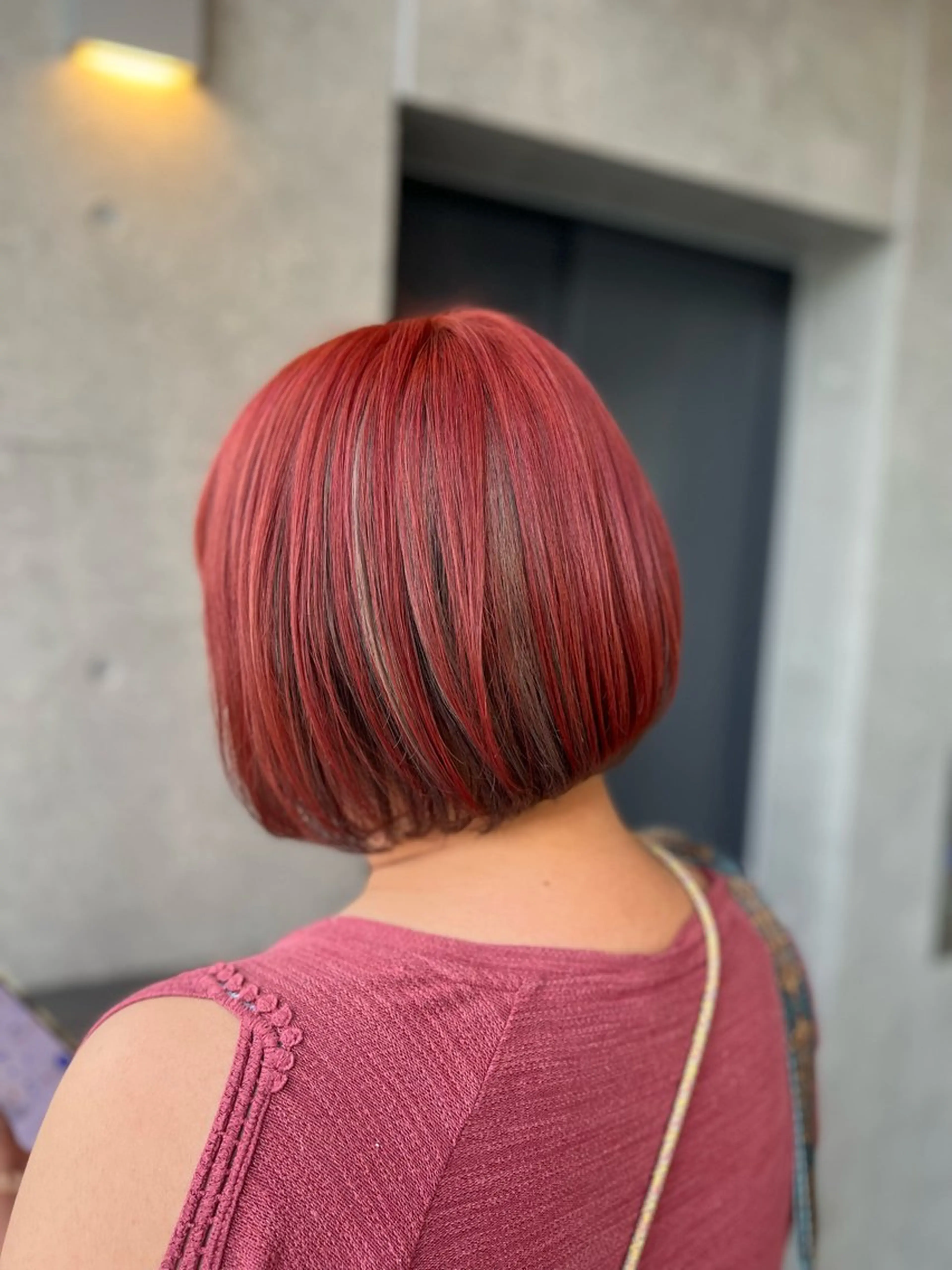 ショート カラー ブリーチ グレージュ ハイトーンカラー レッドカラー エクステ ヘアカラー 吉野 瑳桜のヘアスタイル