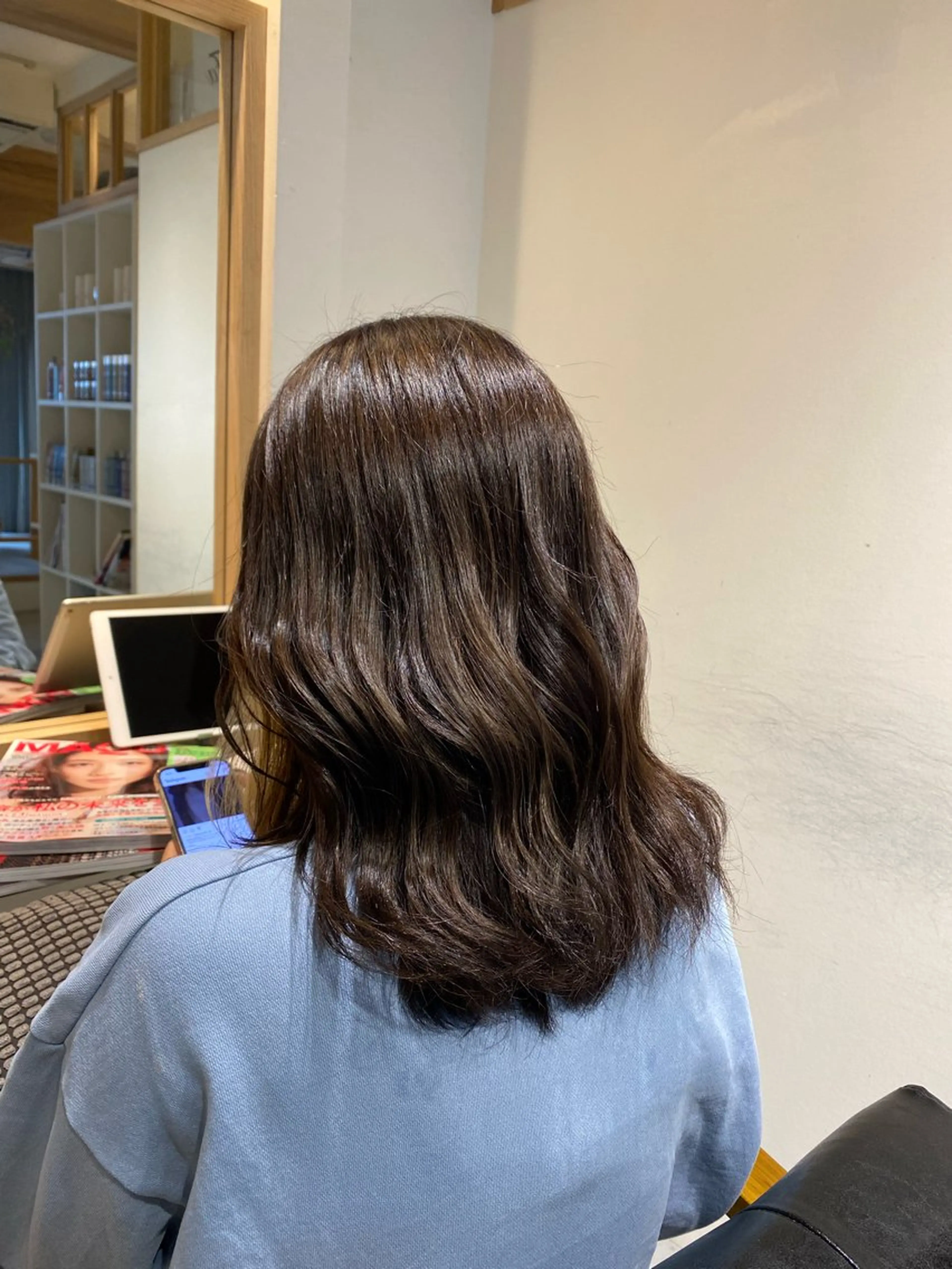 セミロング ヘアカラー トリートメント 【銀座】艶髪/上品な カラー特化/涼/駅近のヘアスタイル