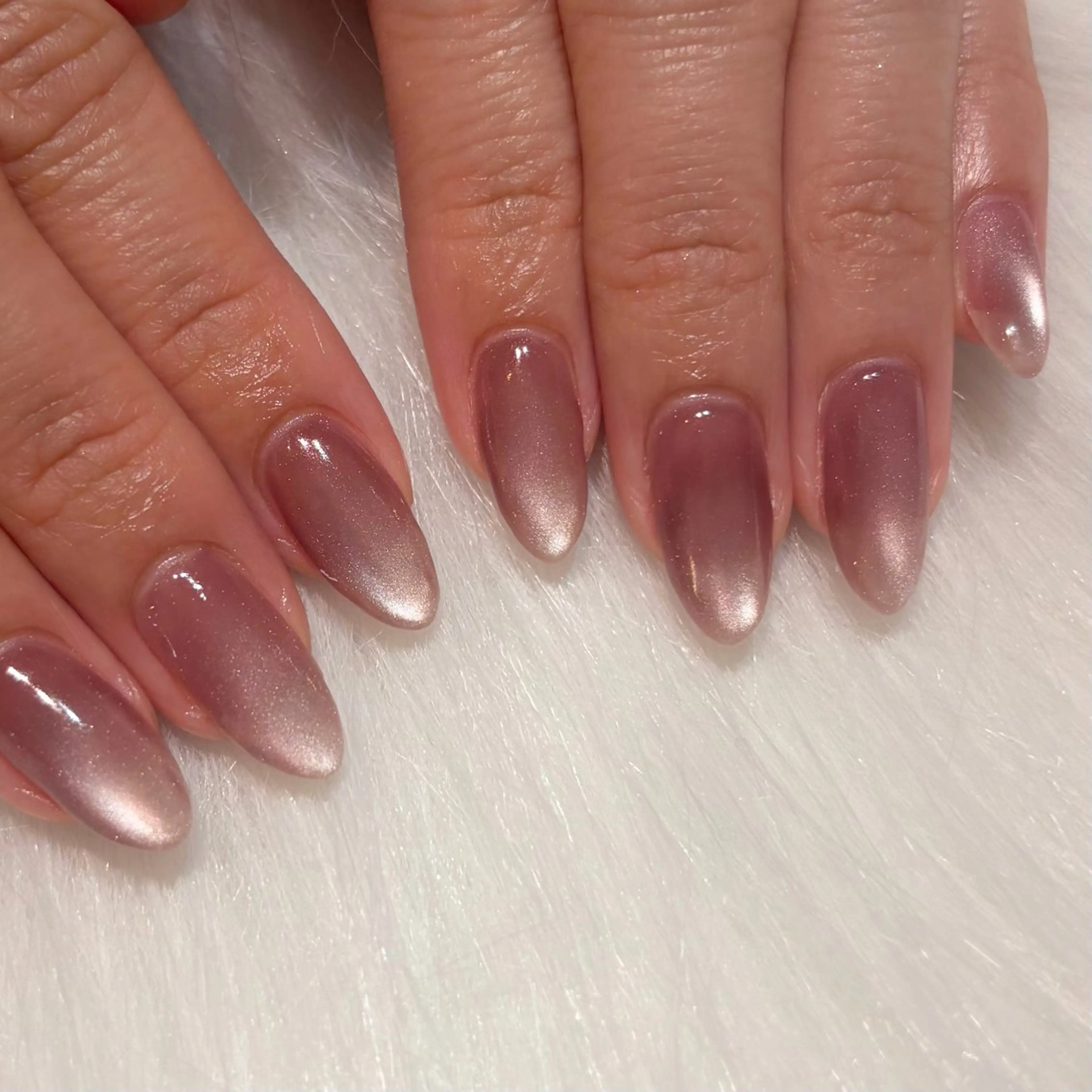 ネイル ブラウン マグネットネイル オフィスネイル ピンク シンプルネイル ハンドネイル MEI 🍑 nail OAKのネイルデザイン