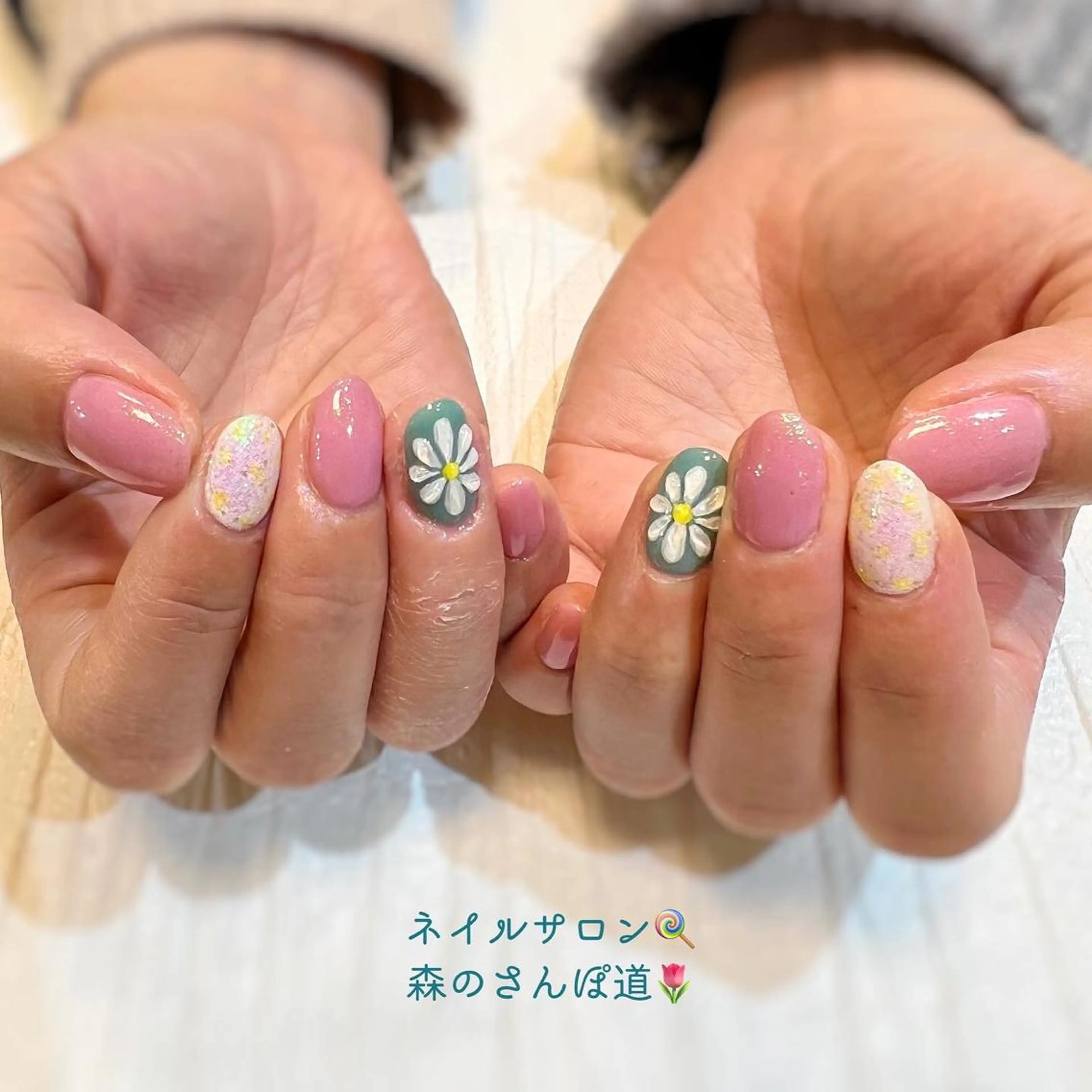 ネイル ハンドネイル ショートネイル 森のさんぽ道のネイルデザイン