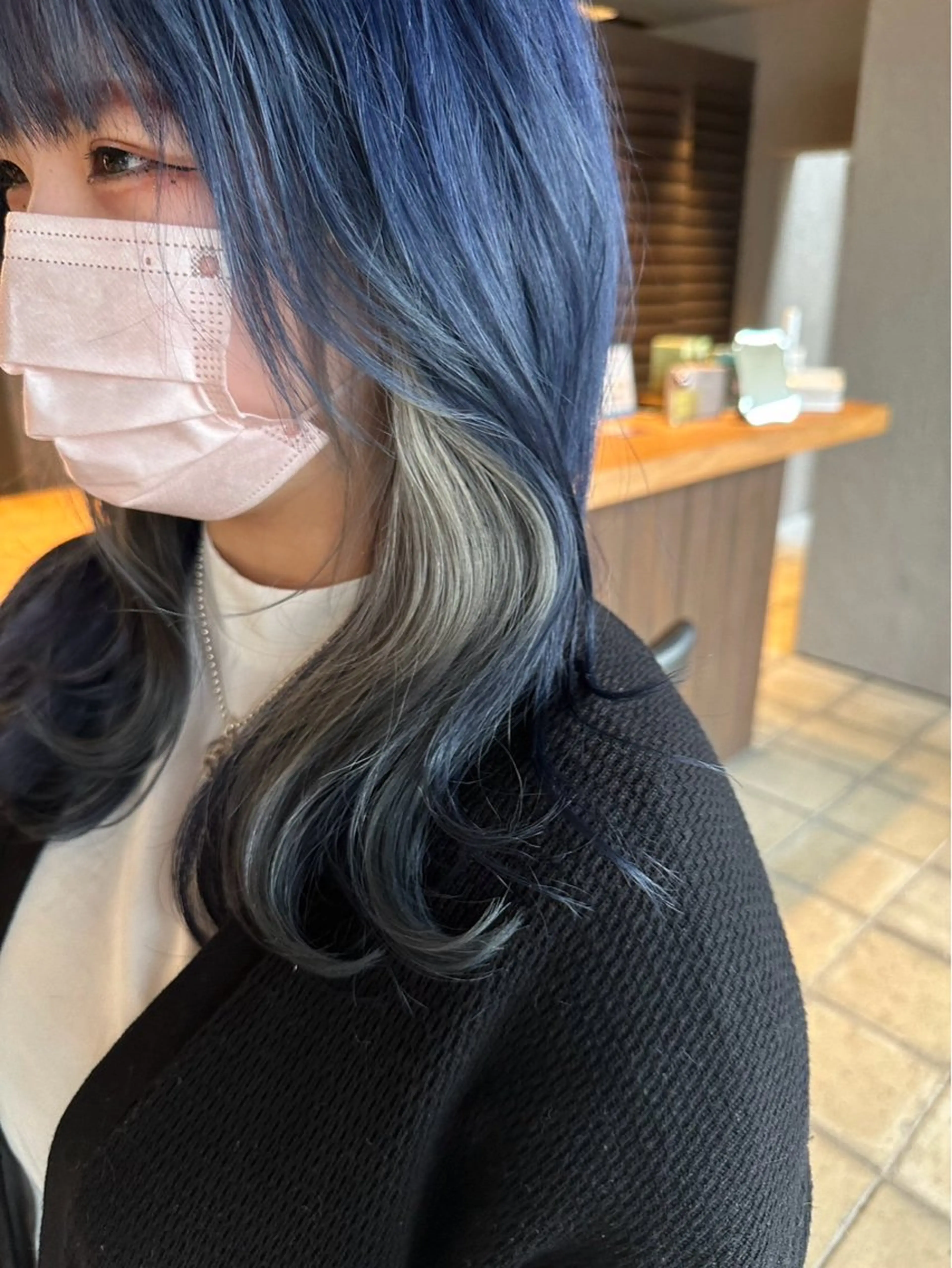 ミディアム カラー アッシュ ブルーカラー シルバー シルバーアッシュ ヘアカラー トリートメント 水光艶カラー/ 艶ブリーチ/颯のヘアスタイル