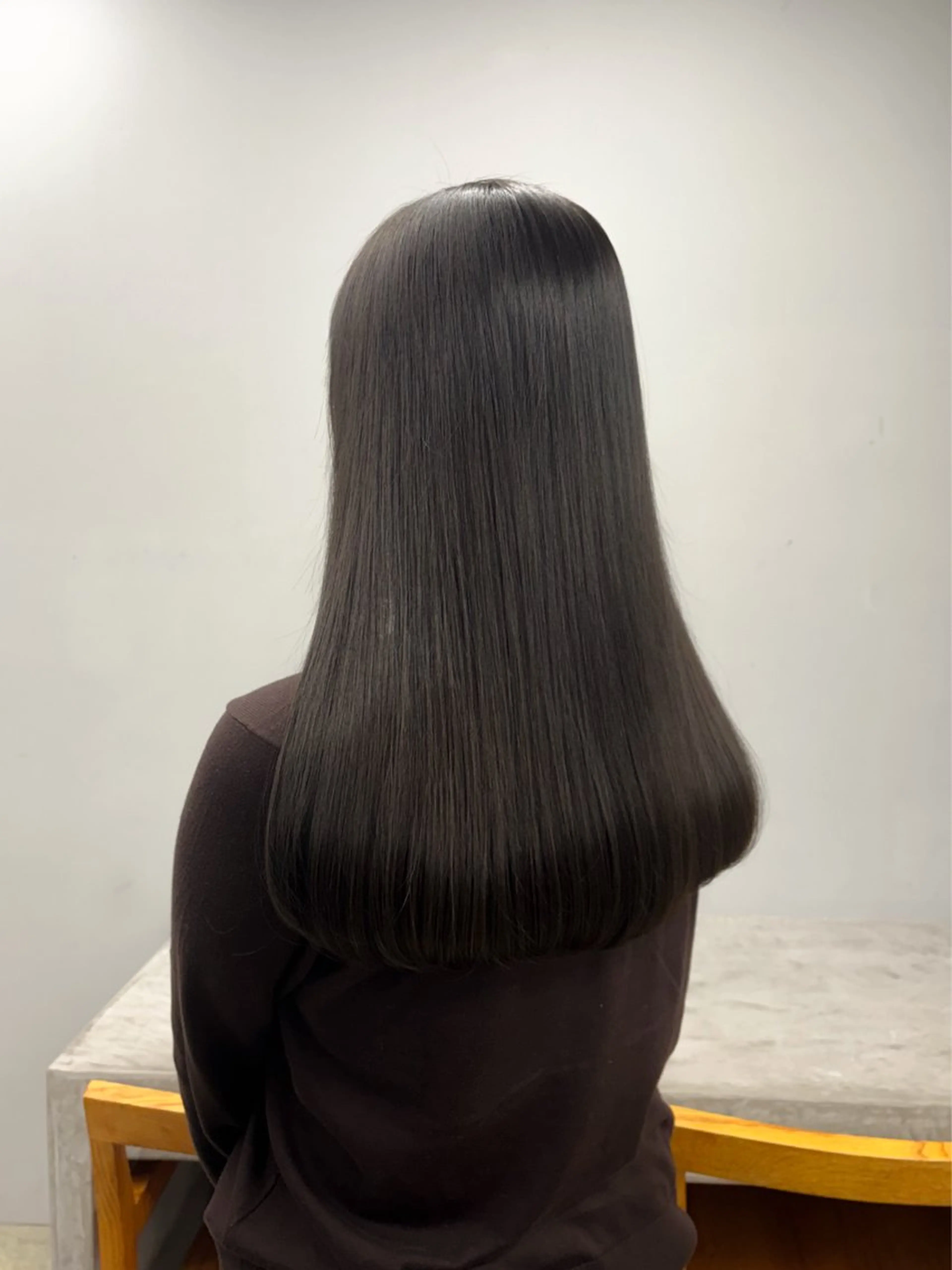 セミロング ヘアカラー nude所属・𝐀𝐦𝐞𝐫𝐢 /透明感カラーのヘアスタイル