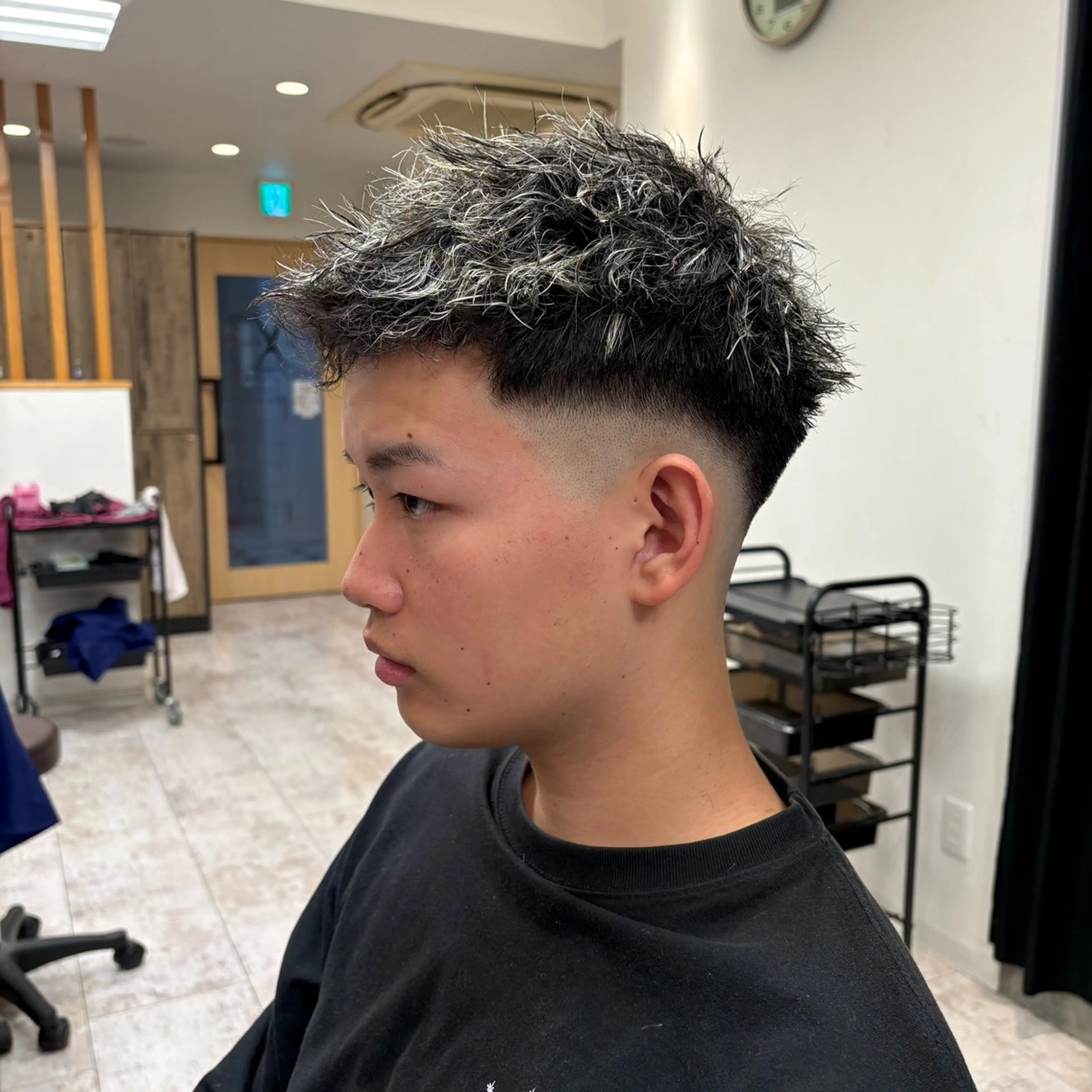 カラー パーマ メンズ フェードカット メンズメッシュ メンズパーマ メンズツイストパーマ メッシュ カット ヘアカラー パーマ 田渕 涼/メンズヘア特化のヘアスタイル