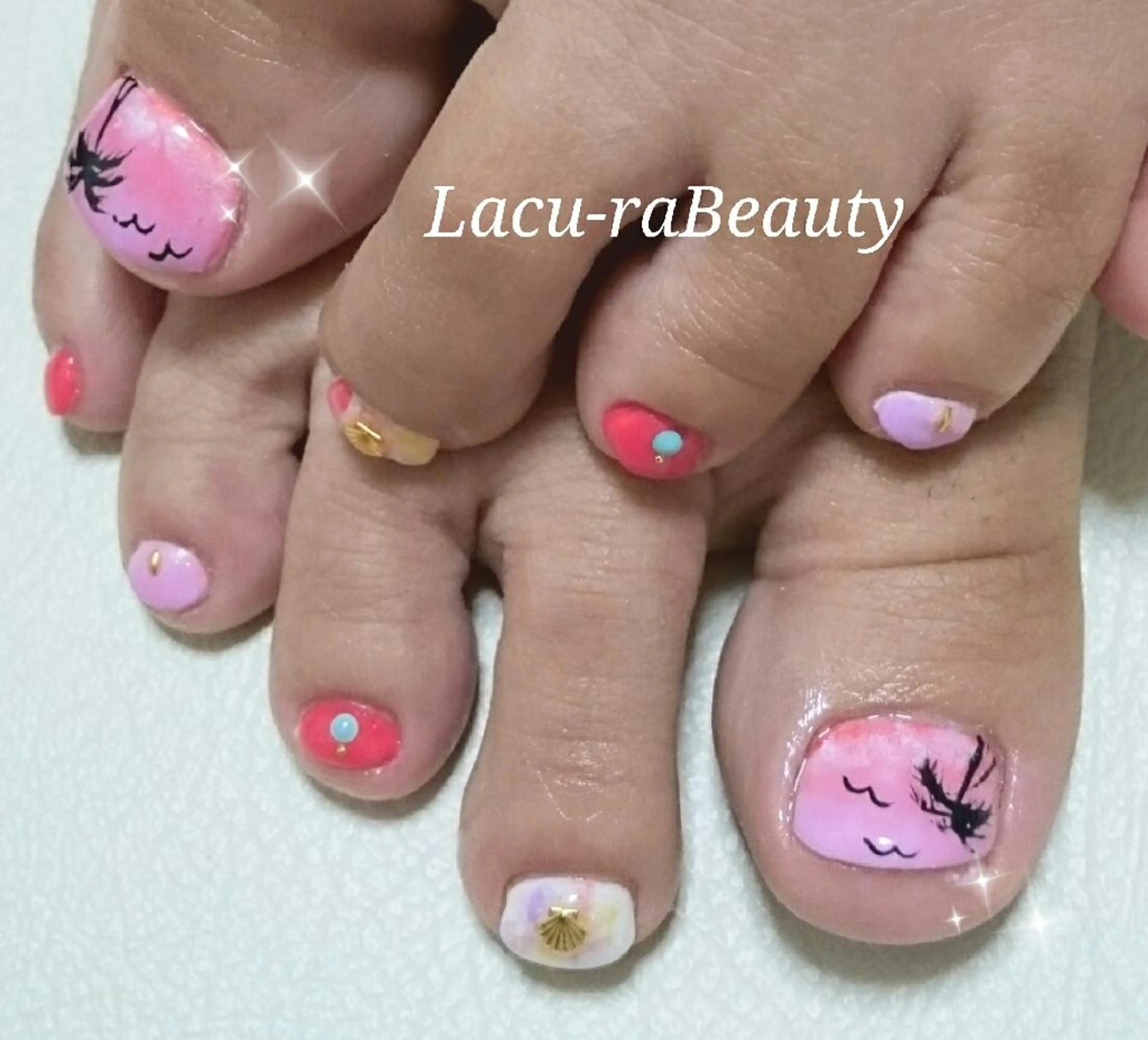 ネイル 小顔と腸の専門店 ラクーラビューティのエステ・リラクイメージ