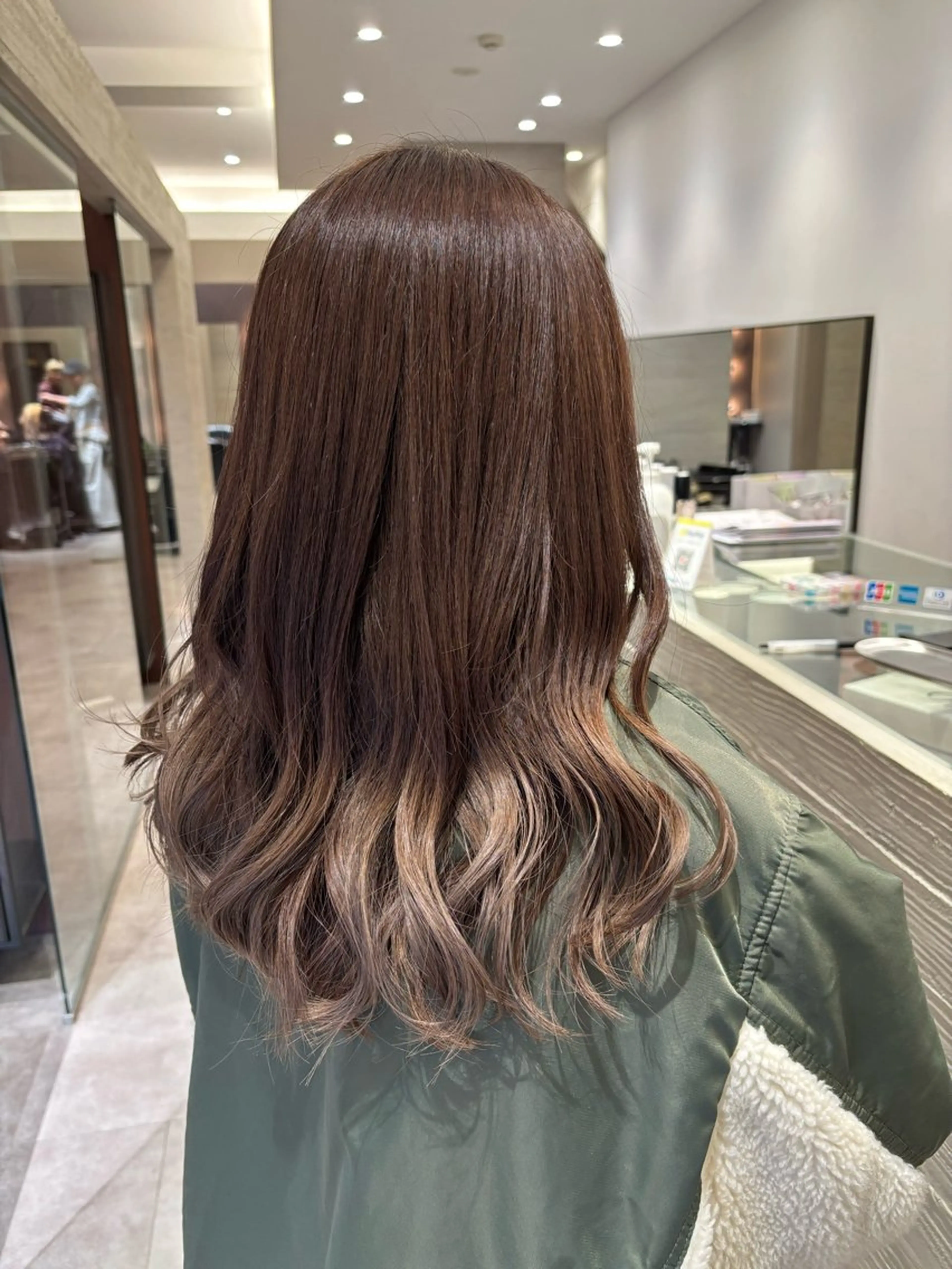 ロング ヘアカラー 🤍tomoka 🤍のヘアスタイル