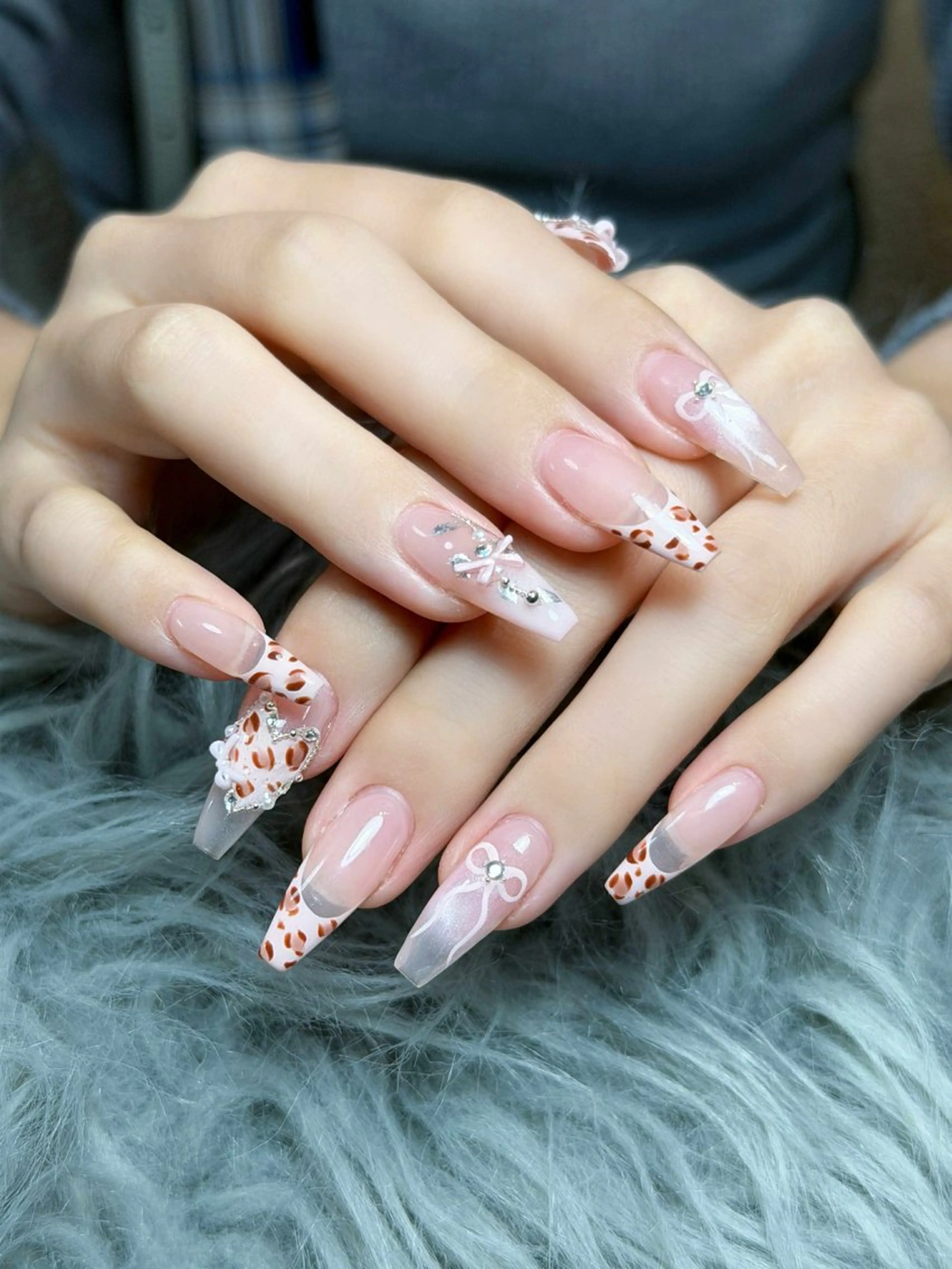 ネイル オーロラネイル ボルドー ブラウン 氷ネイル・うるうるネイル キラキラネイル ハンドネイル Julli ジュリのネイルデザイン