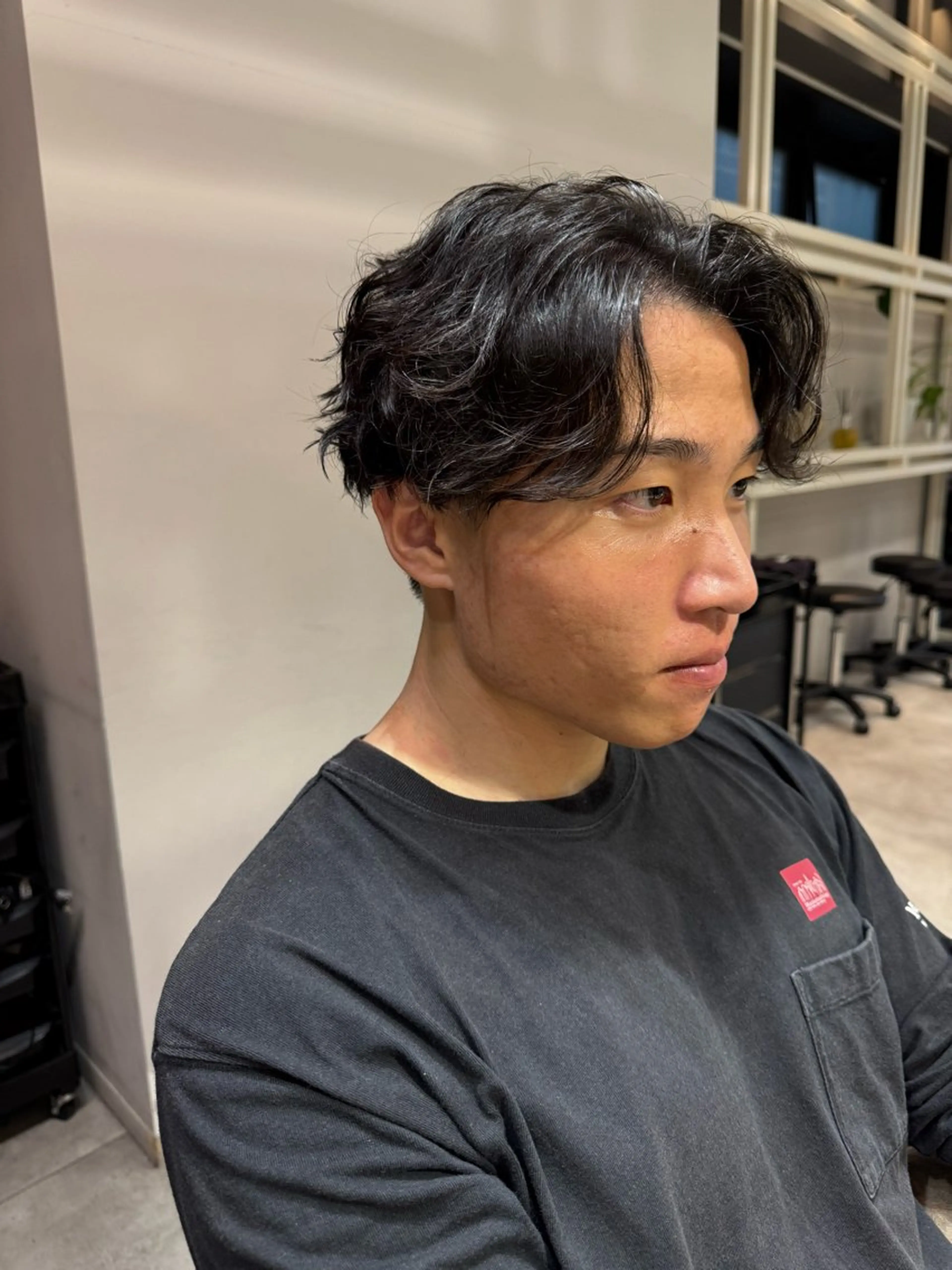 ミディアム パーマ メンズ ミディアムパーマ カルマパーマ メンズパーマ 似合う髪型が 分からない方へのヘアスタイル