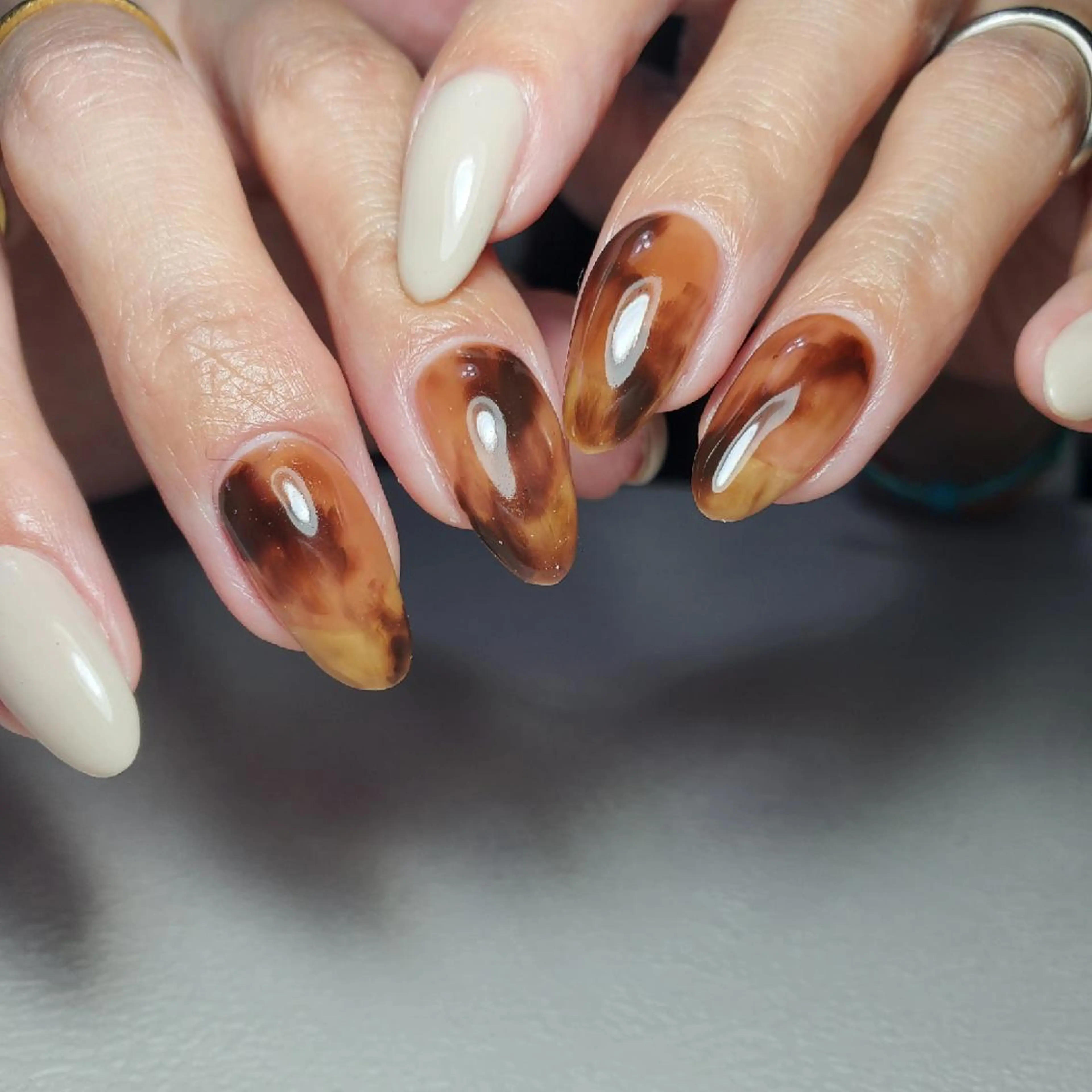 ネイル べっ甲ネイル ハンドネイル nailroom‪ sb‪‪𓈒𓂂𓏸のネイルデザイン