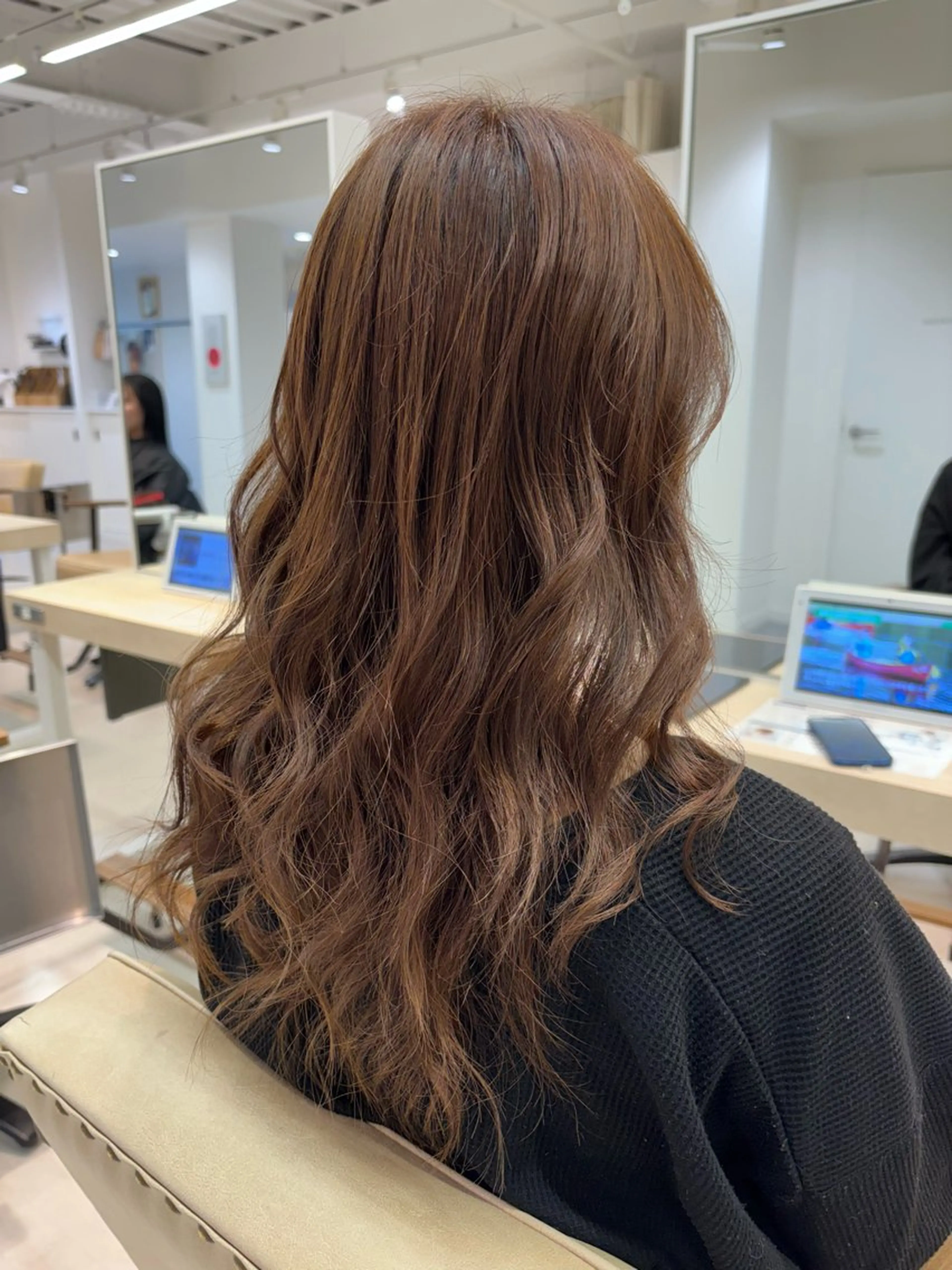 セミロング カラー バレイヤージュ ブリーチ ダブルカラー グラデーションカラー ハイライトカラー ヘアカラー ニュアンスパーマ/ フェザー/マッシュのヘアスタイル