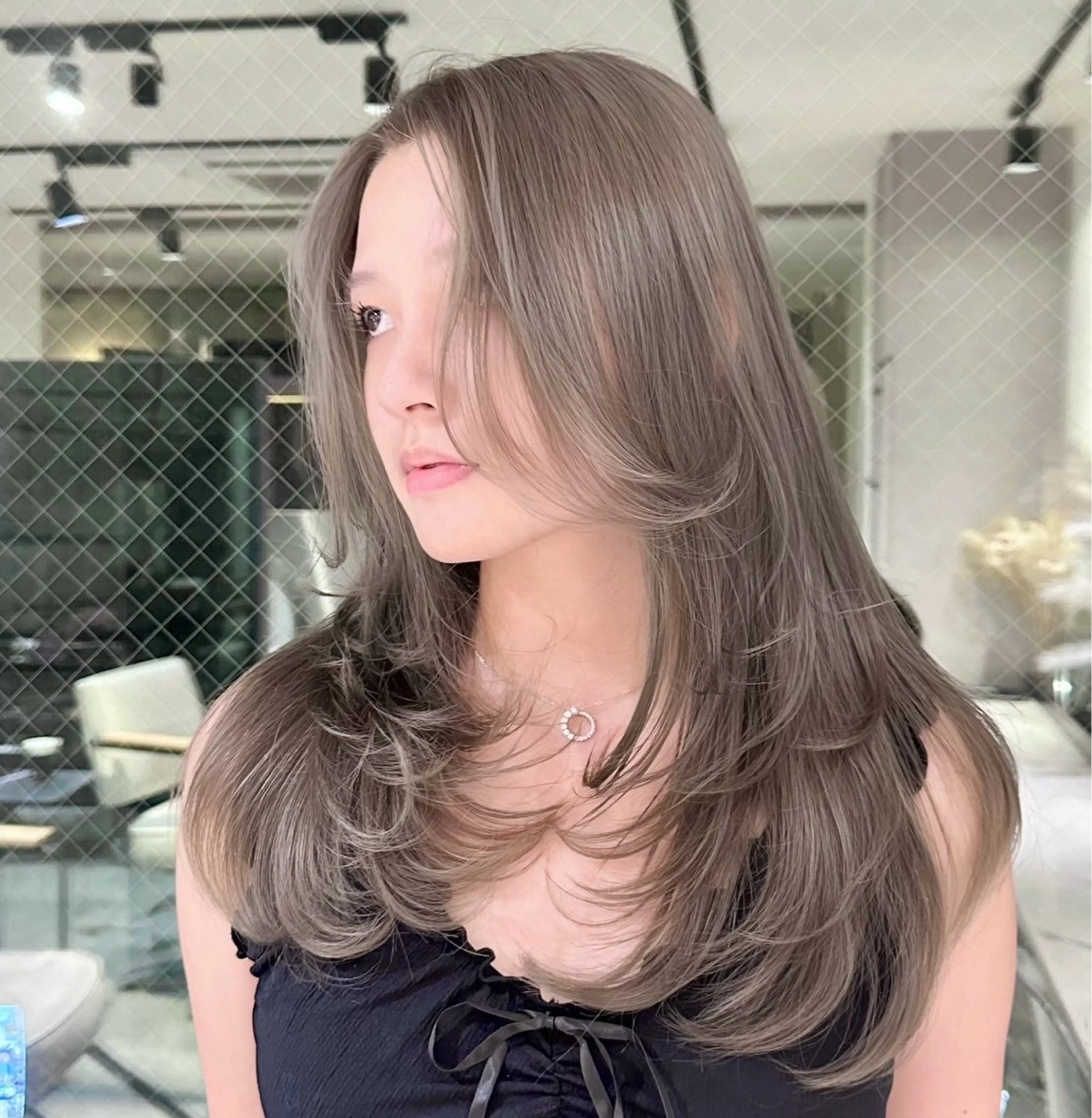 ロング カラー グレージュ ヘアカラー ヒビキ/モテ×愛され /ブリーチ特化のヘアスタイル