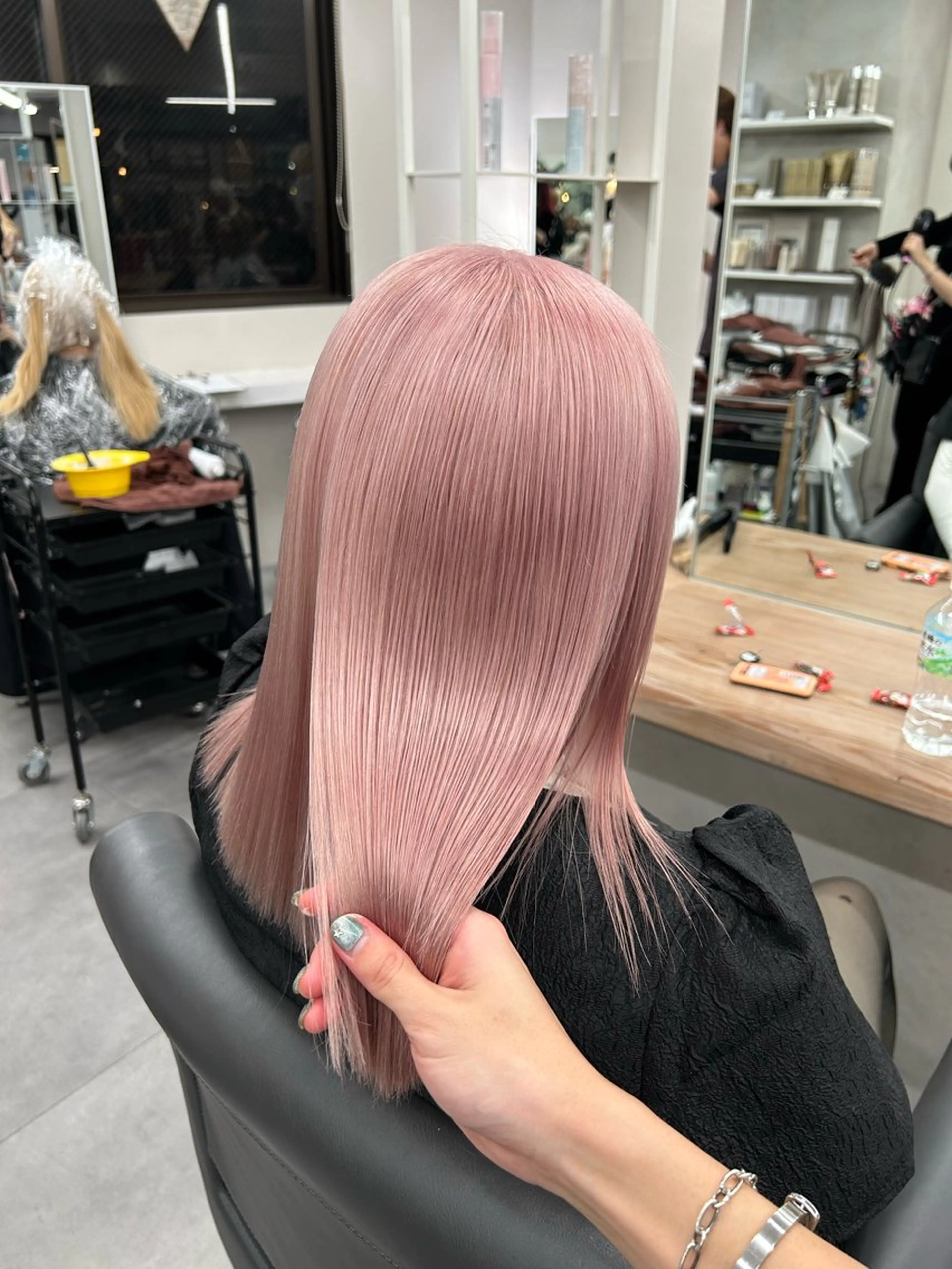 ミディアム カラー ブロンド ピンクカラー ホワイトピンク カット ヘアカラー トリートメント Kazusa/川越/ エクステ/ハイトーンのヘアスタイル