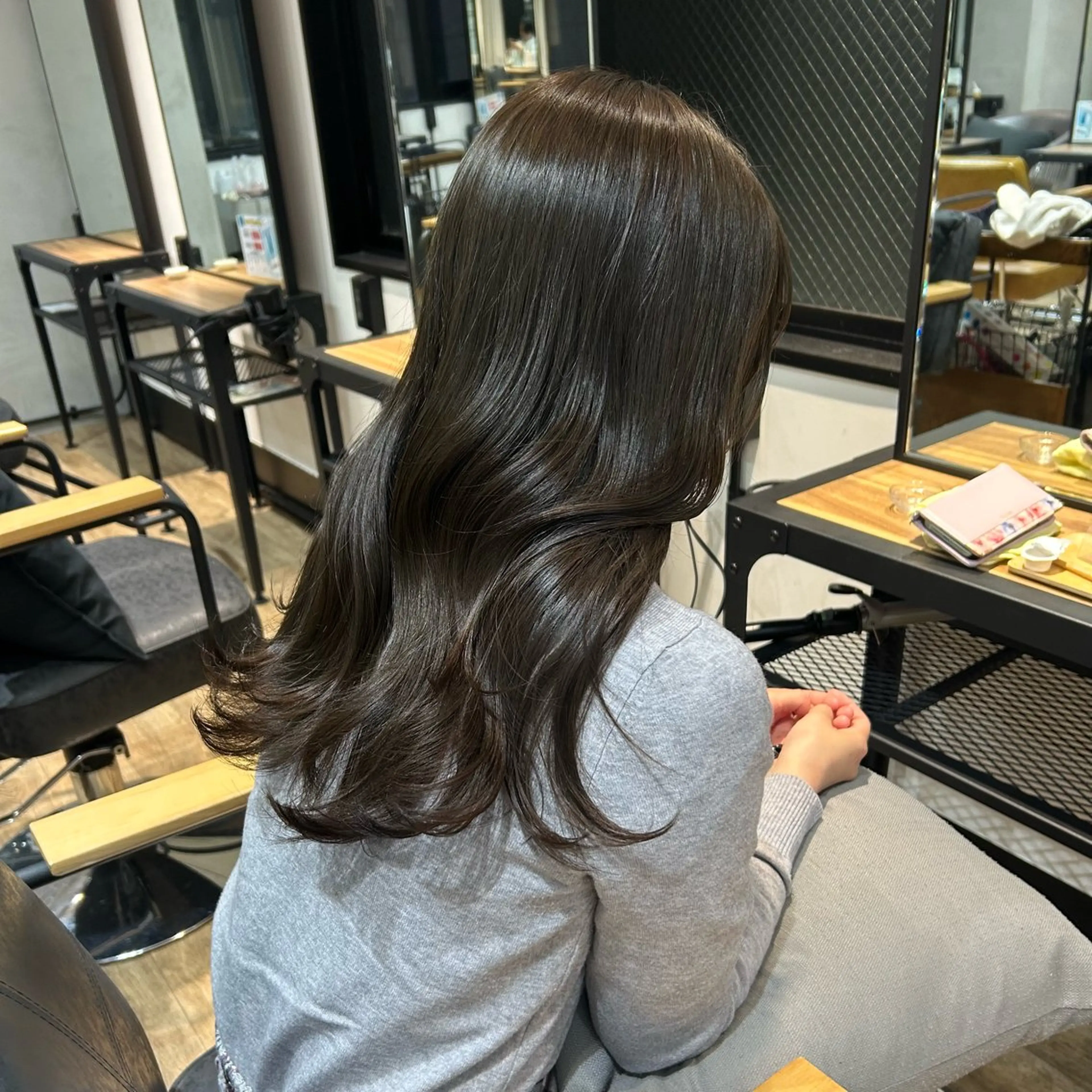 ロング カラー otoha✳︎ くすみ艶カラーのヘアスタイル