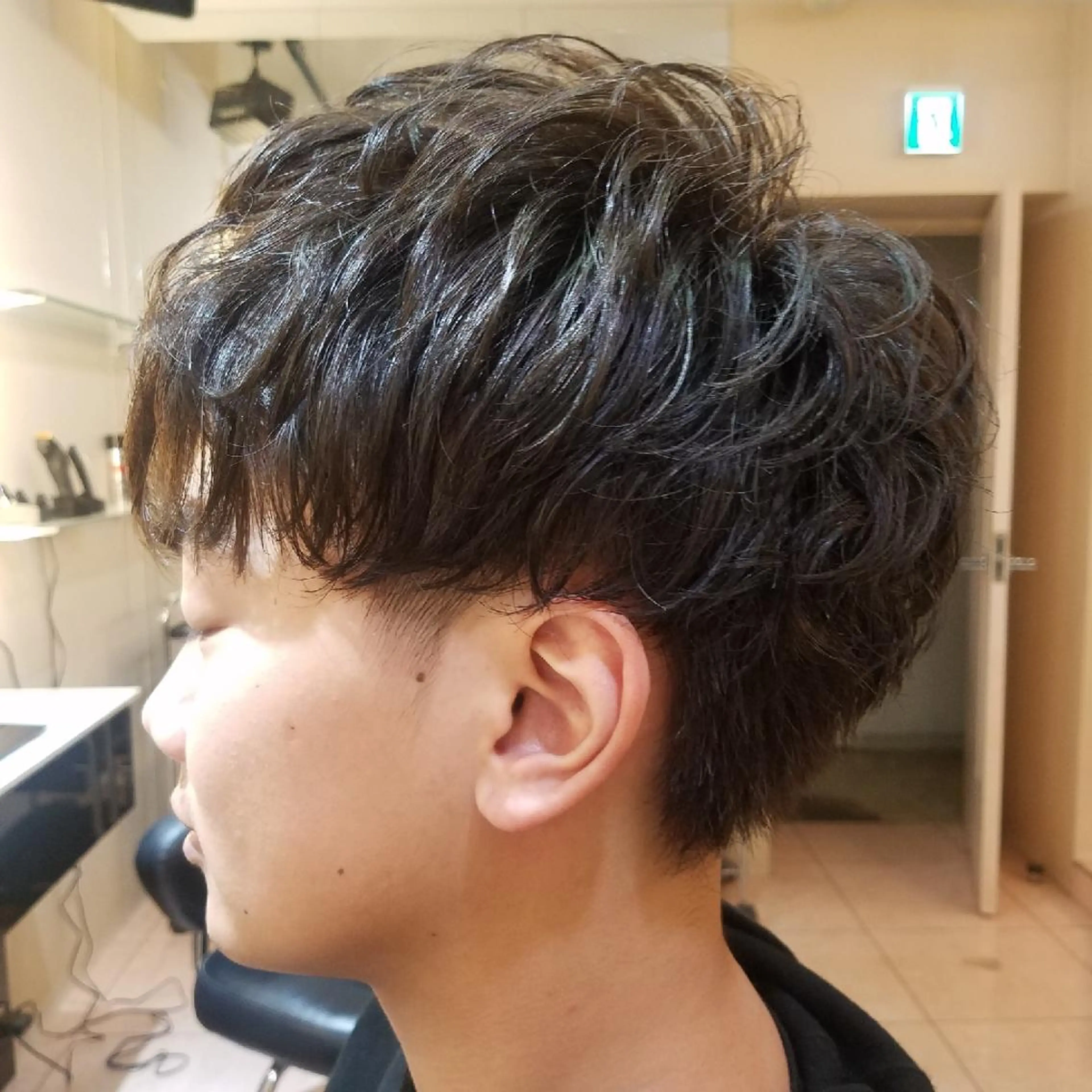 ミディアム パーマ メンズ ミディアムパーマ メンズパーマ カット パーマ 内村 純也のヘアスタイル