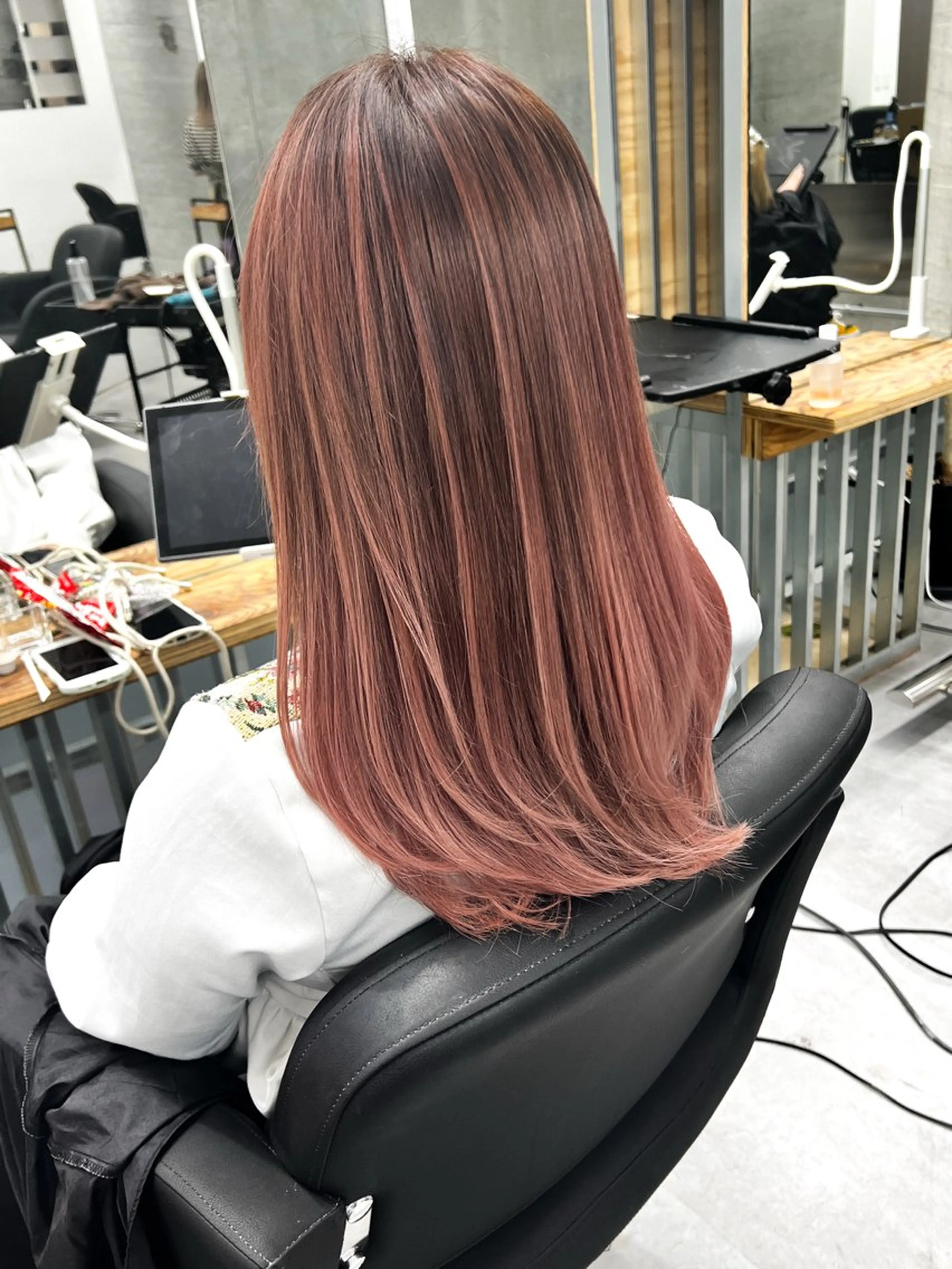 ロング カラー バレイヤージュ ブリーチ レイヤーカット ヘアカラー トリートメント welring hair salonのヘアスタイル