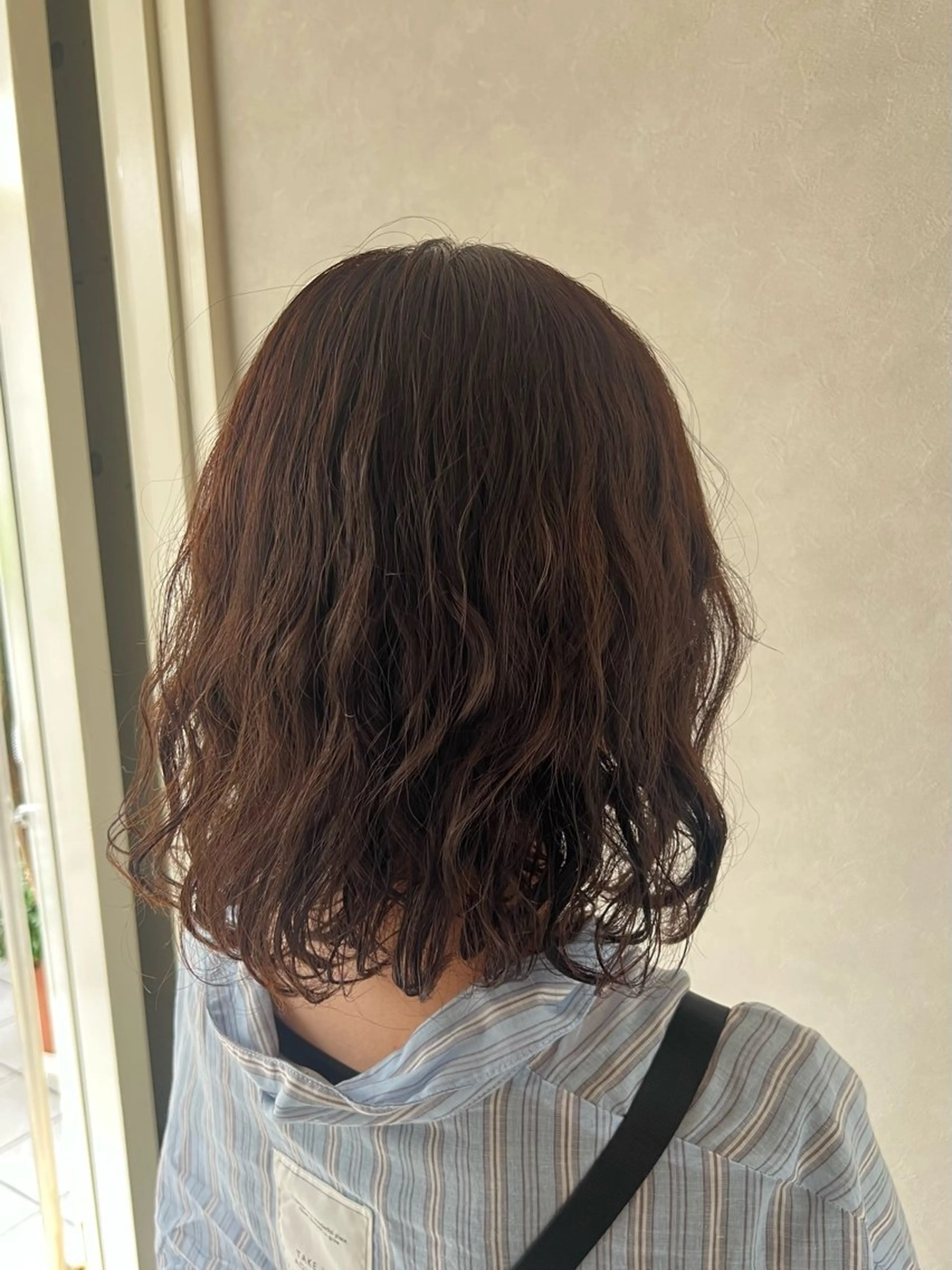 ミディアム カラー パーマ ミディアムパーマ ブラウンカラー 髙橋 羽衣利のヘアスタイル