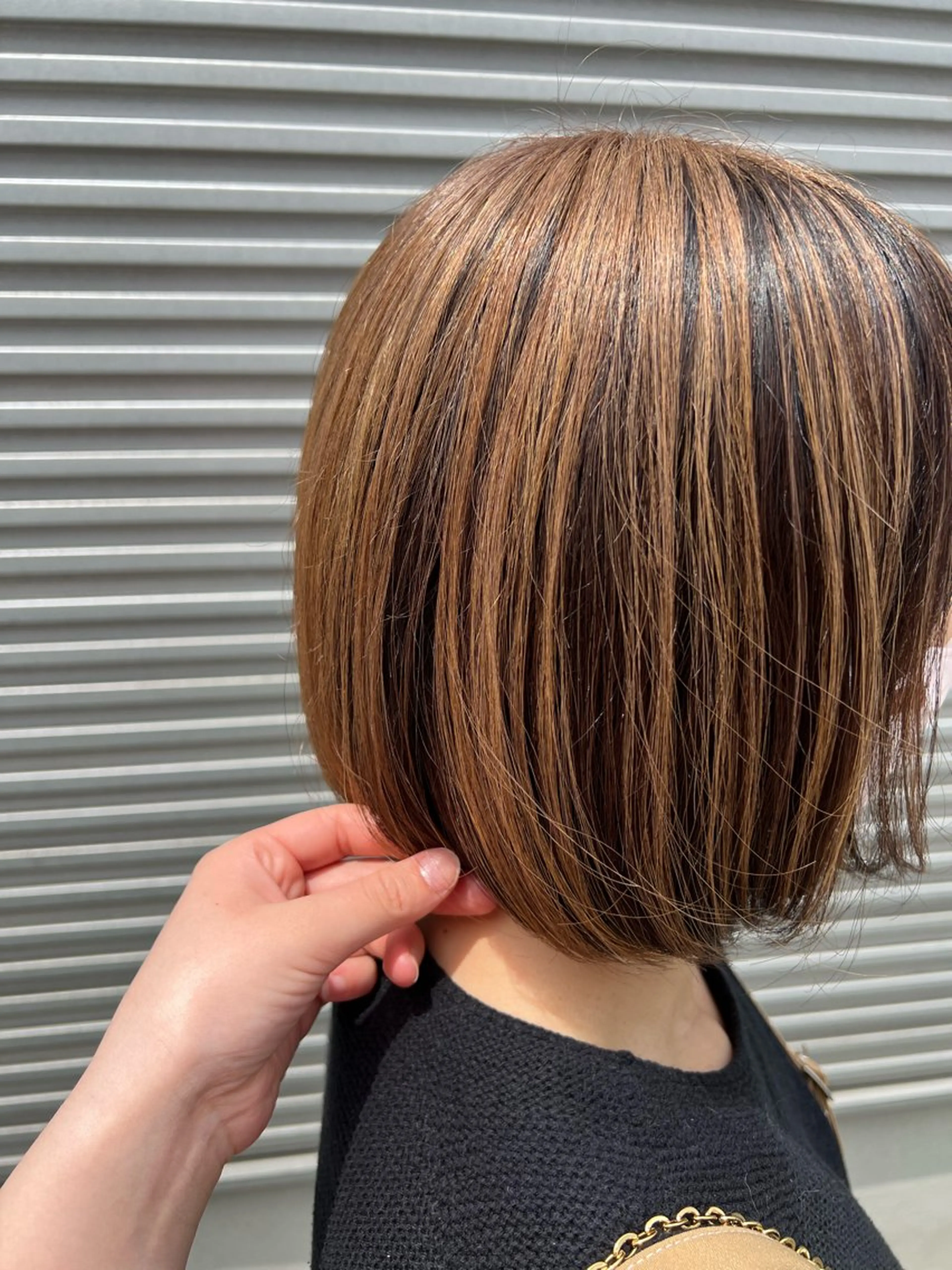 ショート カラー momb 折戸結菜のヘアスタイル