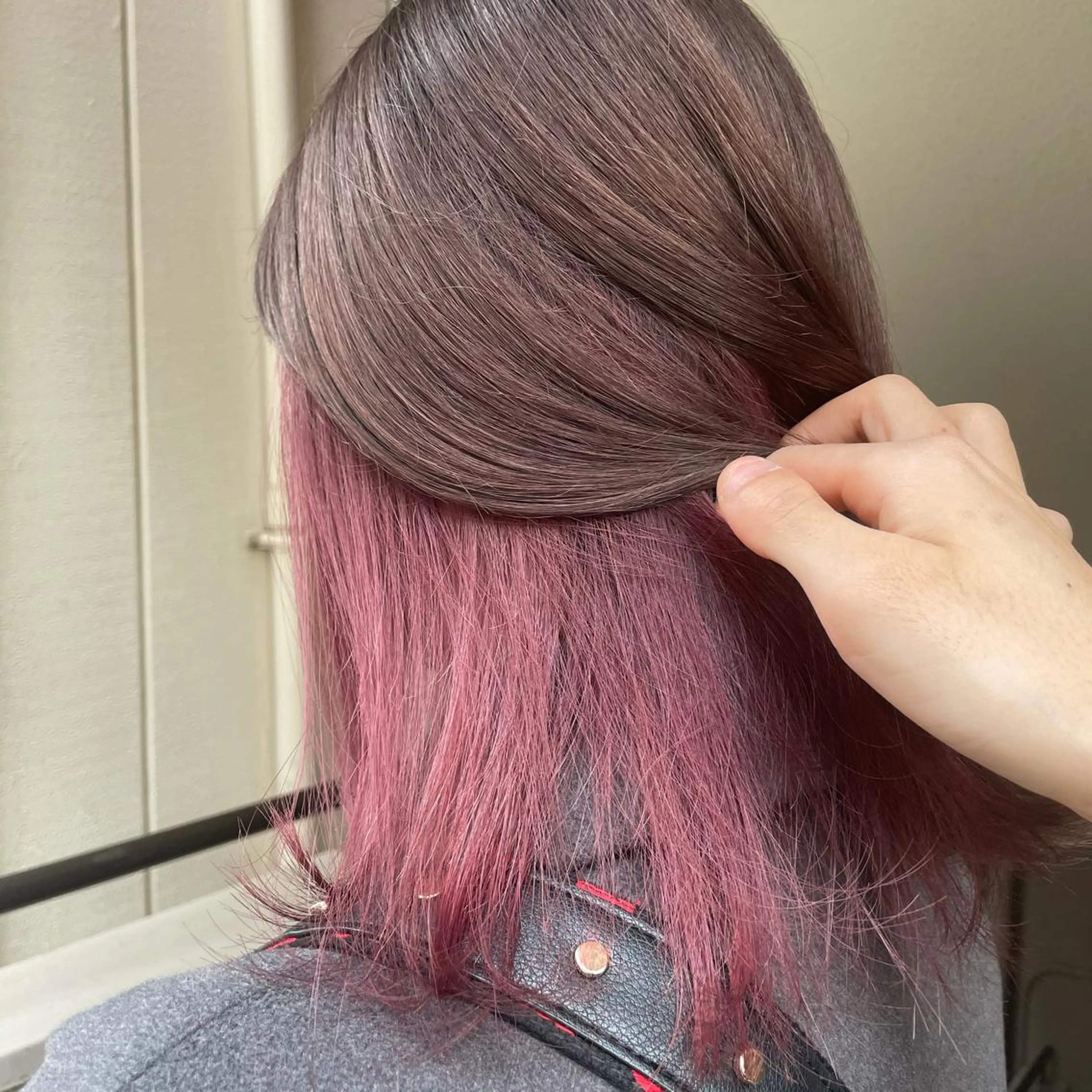 ミディアム カラー パーマ ヘアアレンジ メンズ キッズ ネイル マツエク・マツパ メンズブリーチ メンズインナーカラー メンズ韓国風 ブリーチ ケアブリーチ 切りっぱなしヘアボブ ミディアムヘアRYOのヘアスタイル