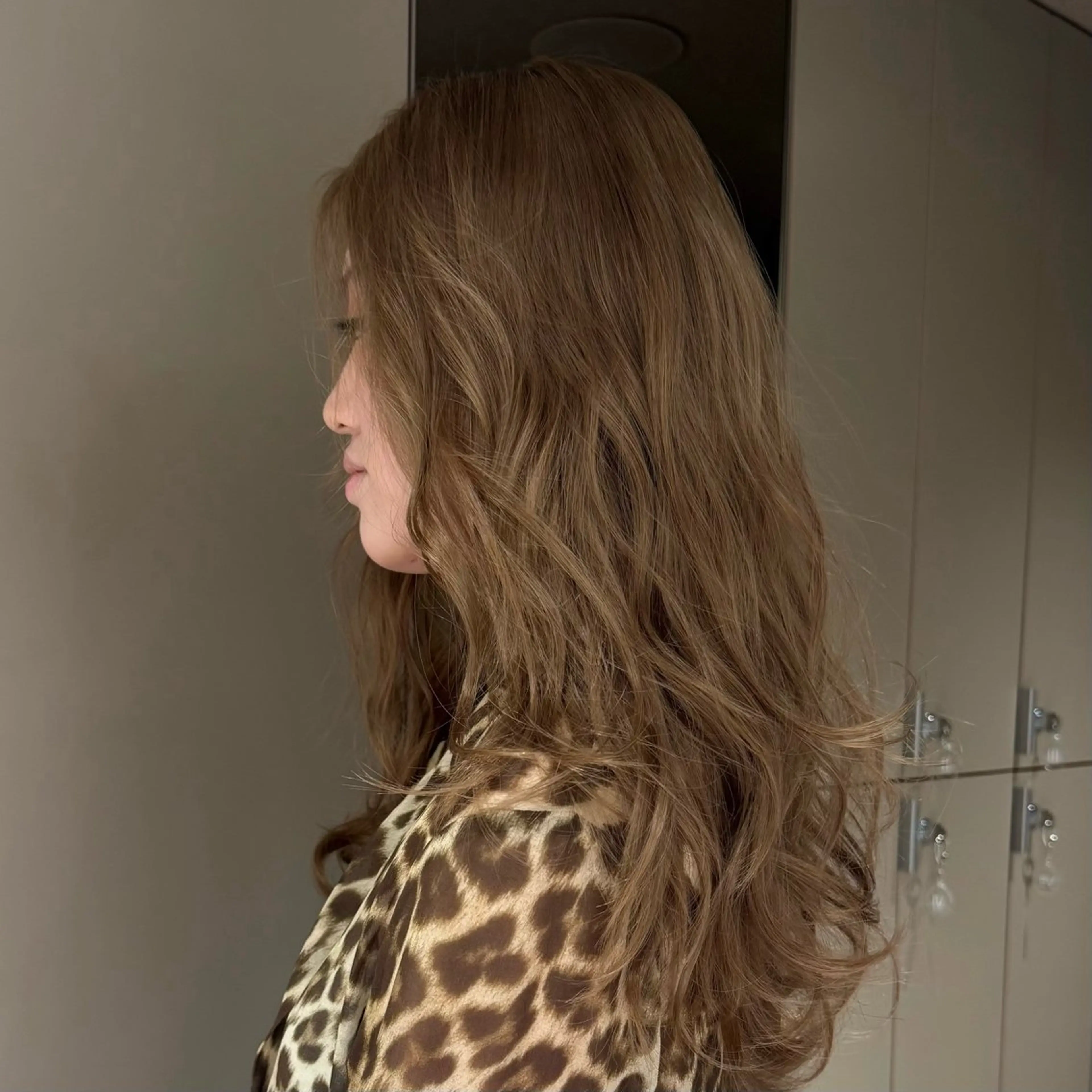 ロング カラー Akari暖色カラー /レイヤーカットのヘアスタイル