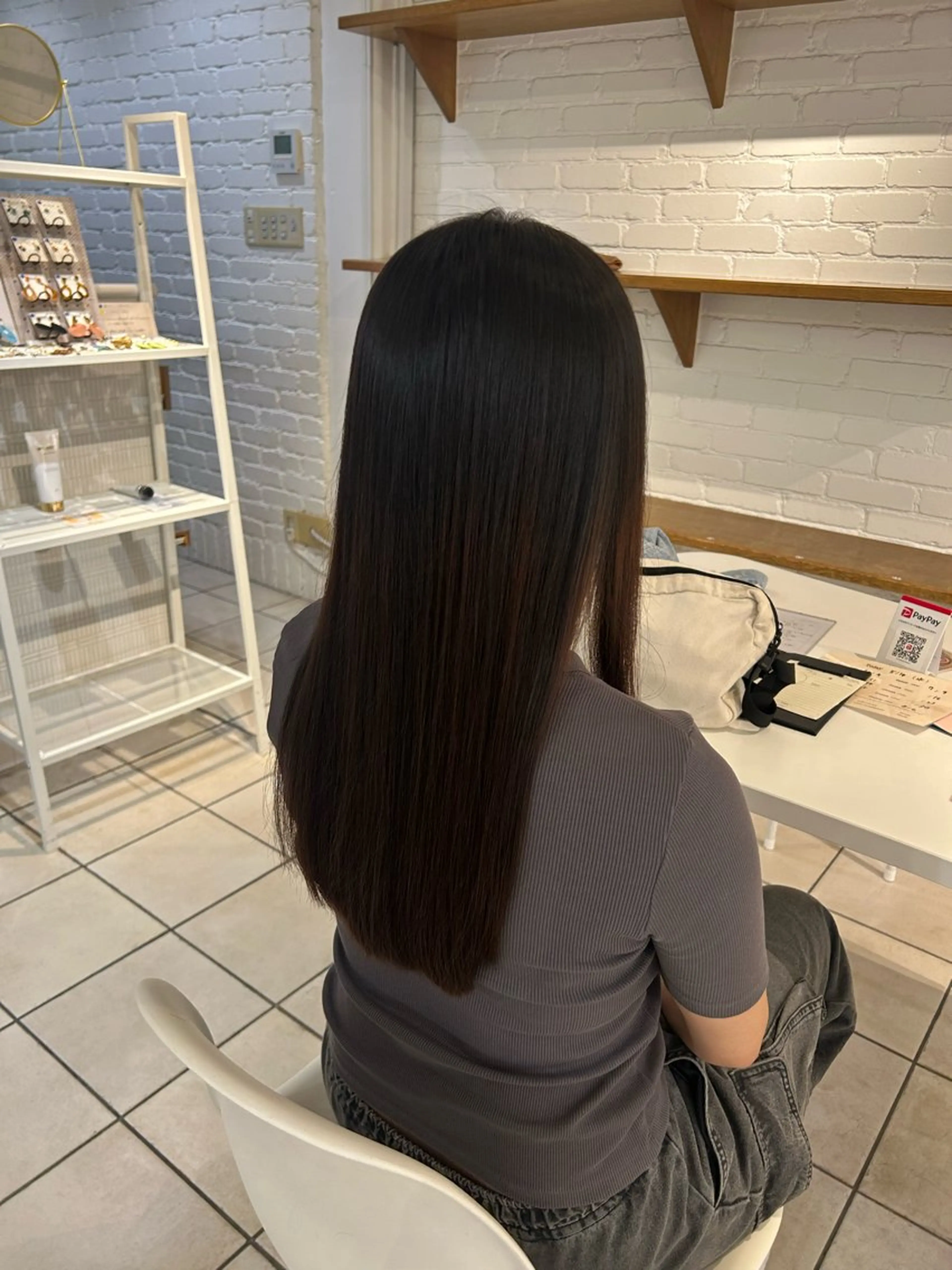 ロング 縮毛矯正 💫レイヤーカット 💫ブリーチ💫サキのヘアスタイル