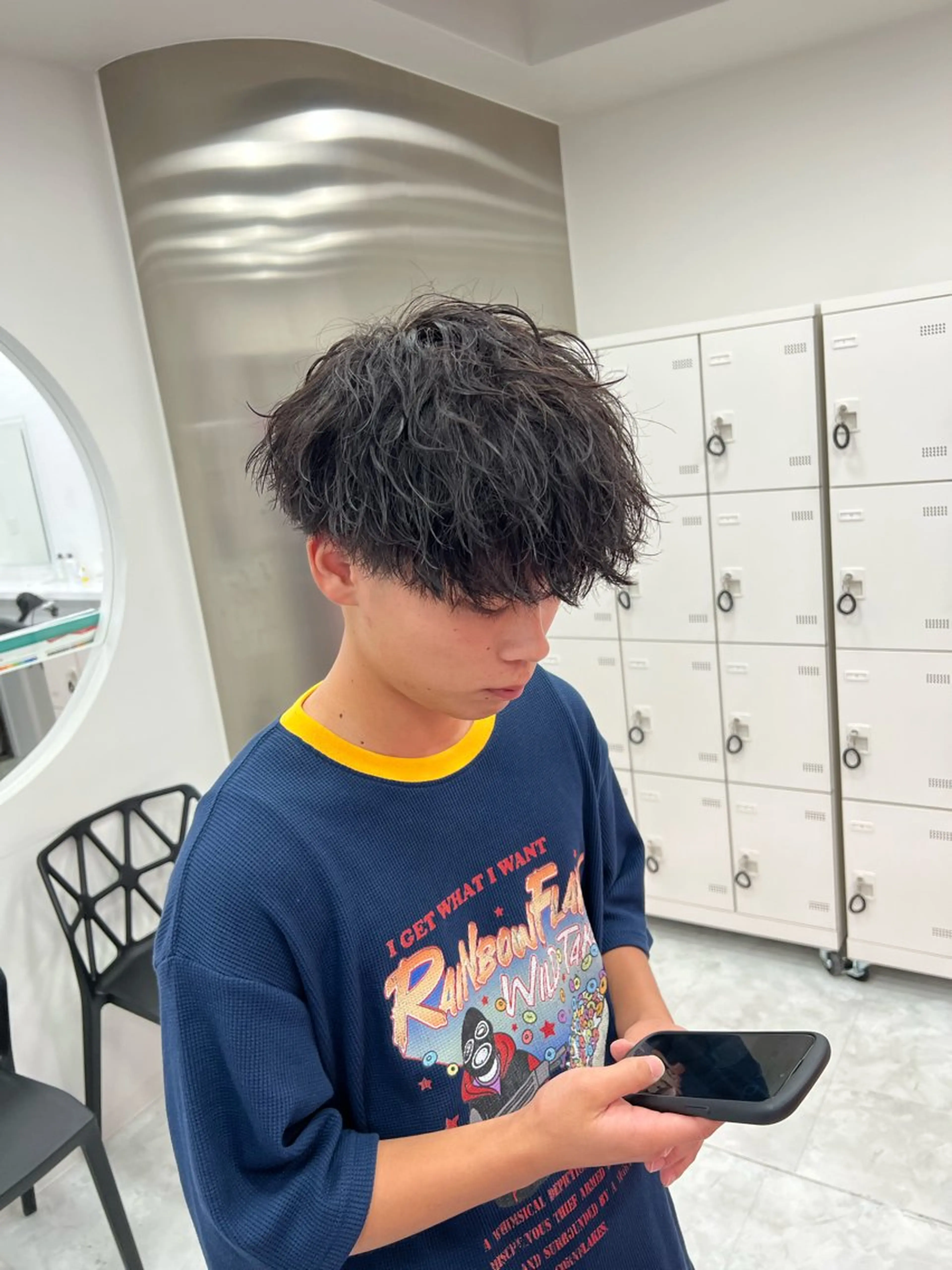 ミディアム パーマ メンズ ミディアムパーマ センターパート メンズ韓国風 韓国マッシュ マッシュウルフ メンズパーマ特化 TAIGAのヘアスタイル