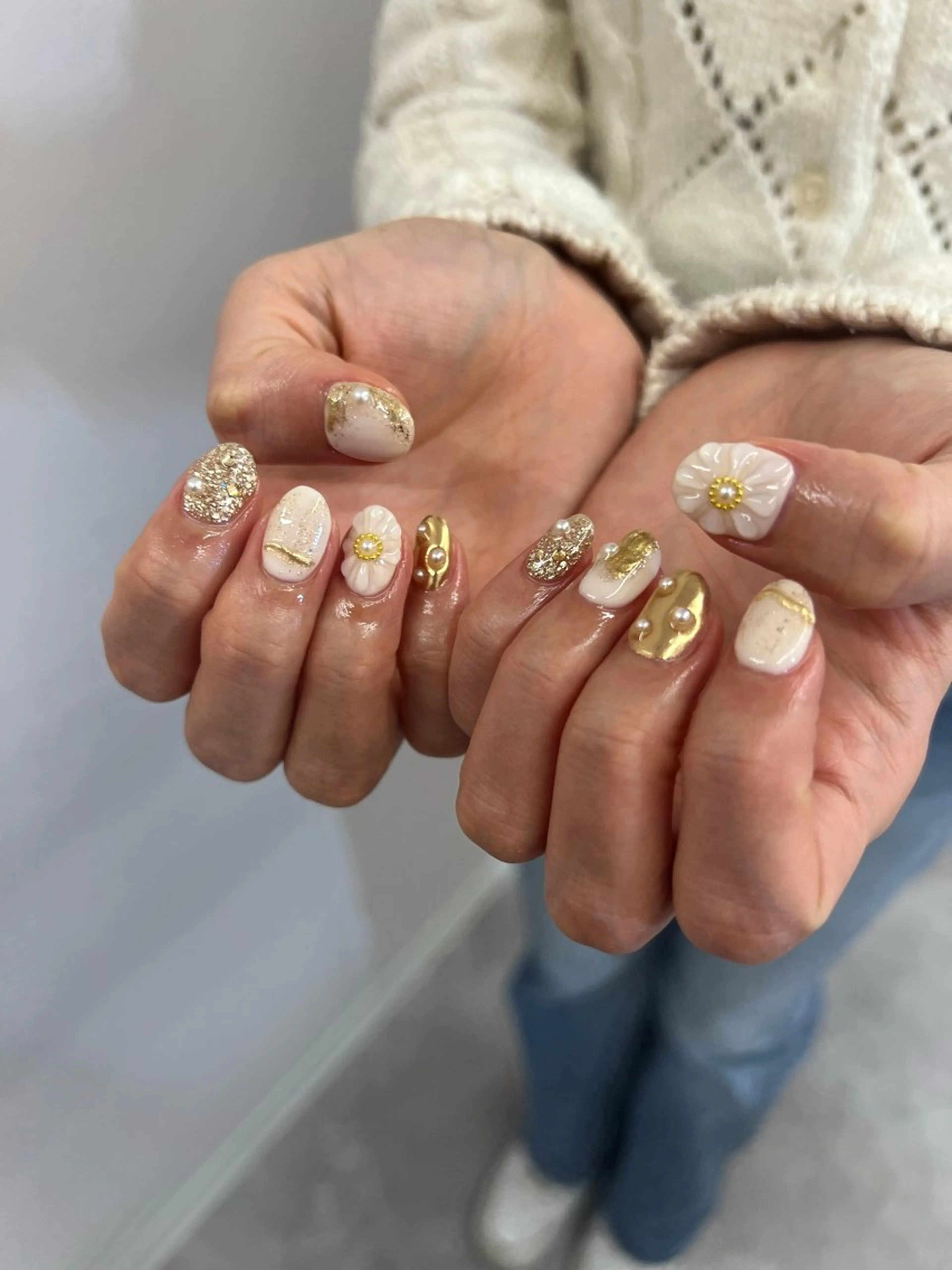 ネイル 成人式 フレンチネイル ジェルネイル ゴールド マグネットネイル ハンドネイル ハンドケア Bana_ Nailのネイルデザイン