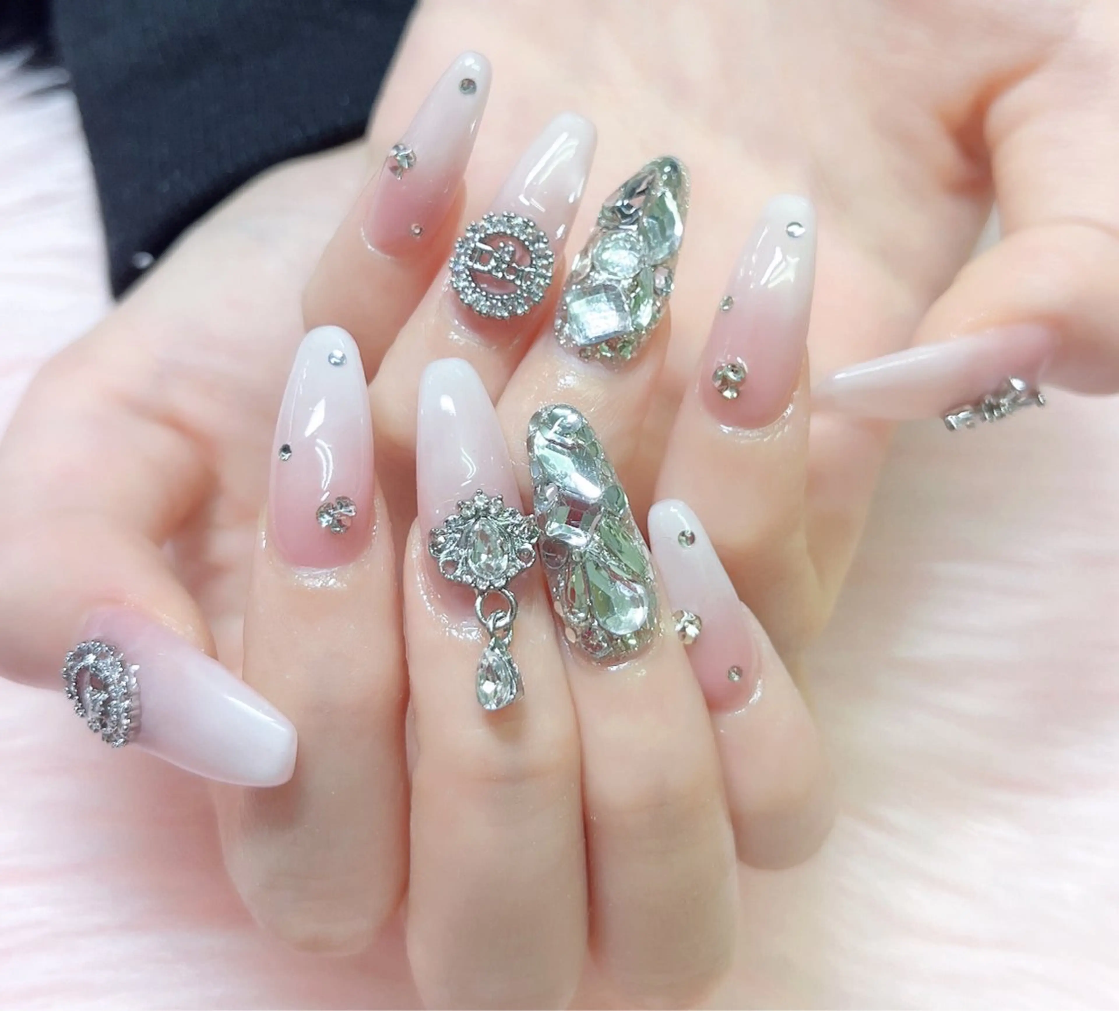 ネイル ハンドネイル MoonNail ユリ🌸のネイルデザイン