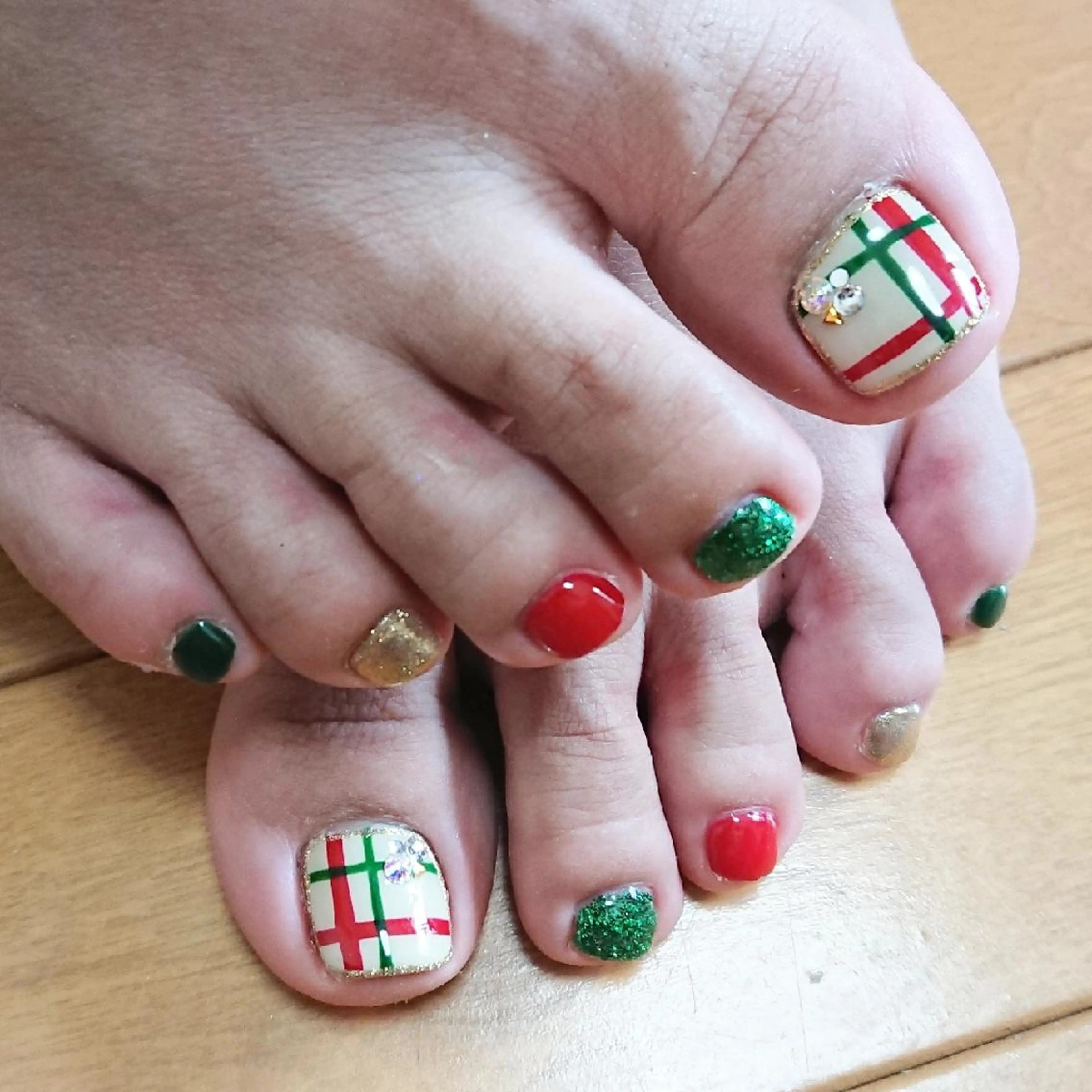 ネイル 冬ネイル クリスマス フットネイル Lilith Nailのネイルデザイン