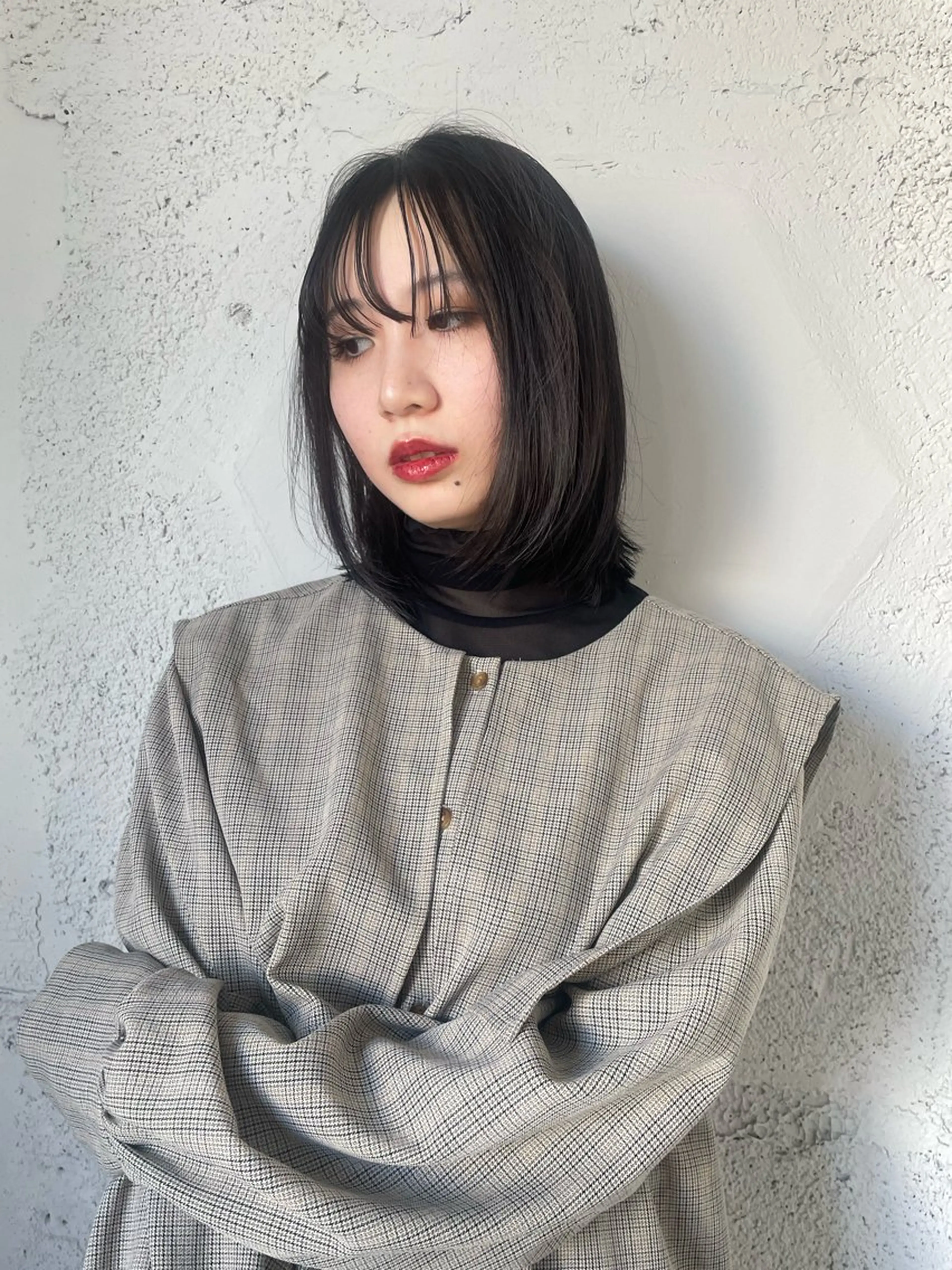 ミディアム カラー ハイトーン/レイヤー 似合わせ・ユキノのヘアスタイル