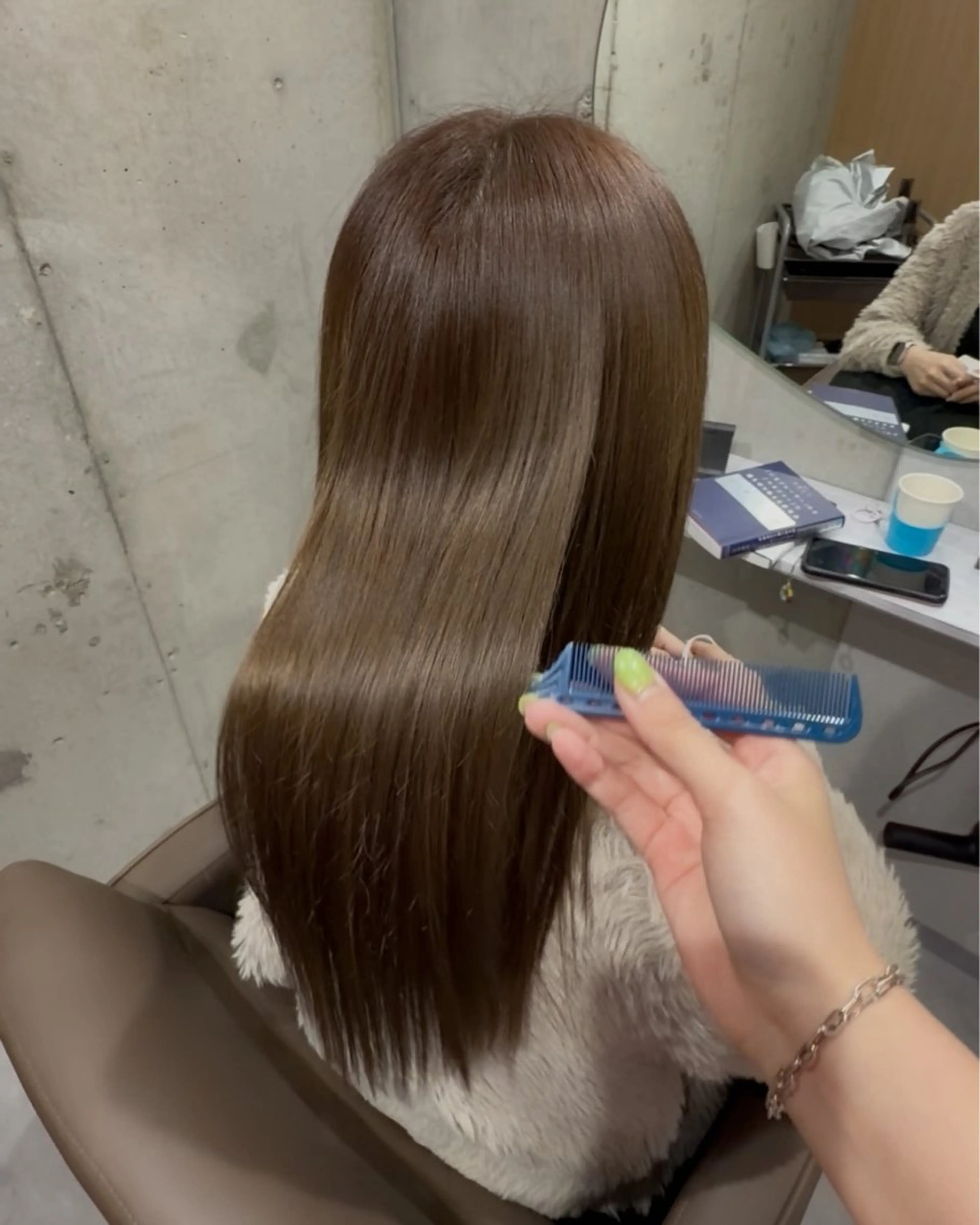 セミロング カット ヘアカラー トリートメント 黒木日那/髪質改善/ グレージュ/レイヤーのヘアスタイル