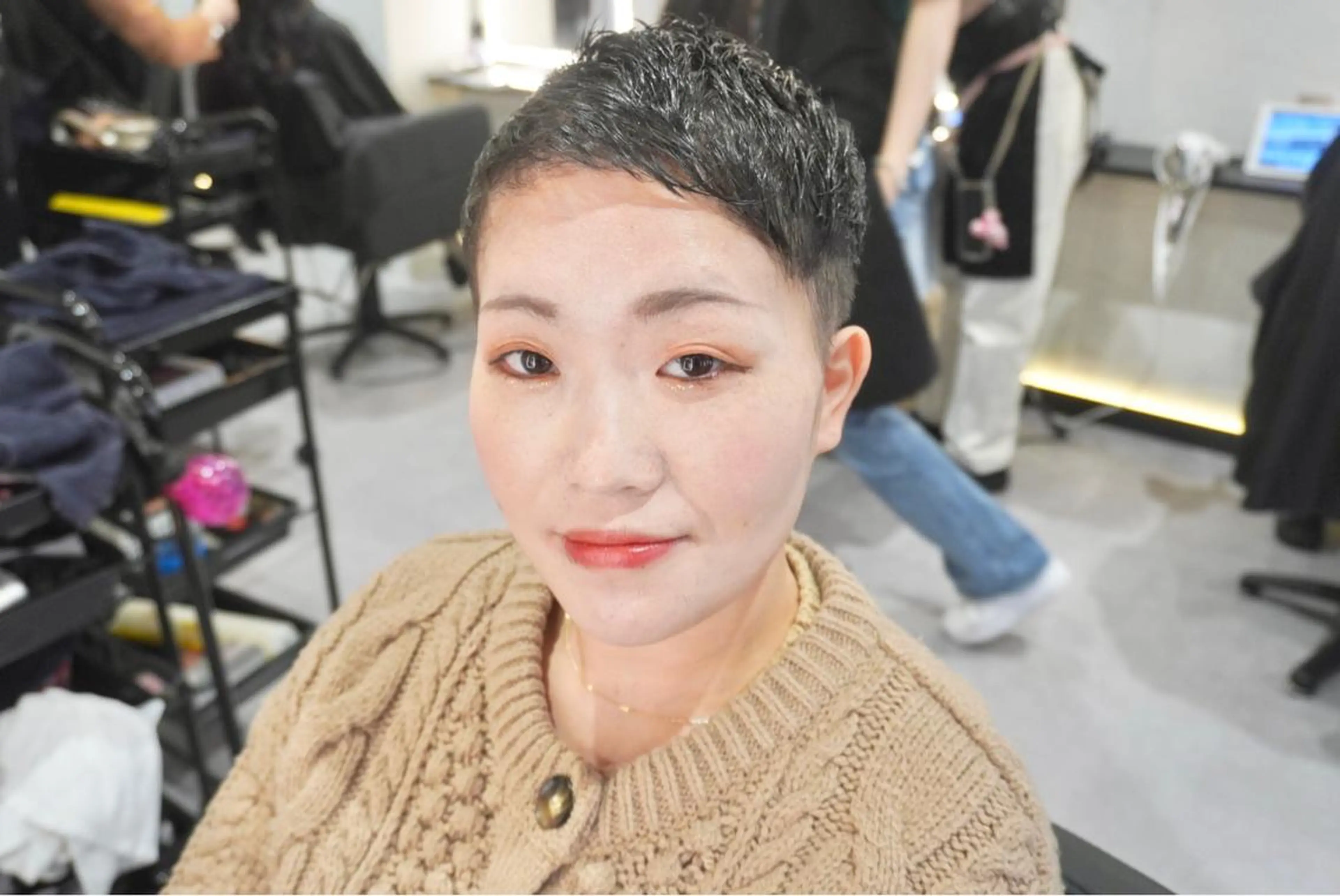 ショート バズカット ミヤザキ ユタカのヘアスタイル